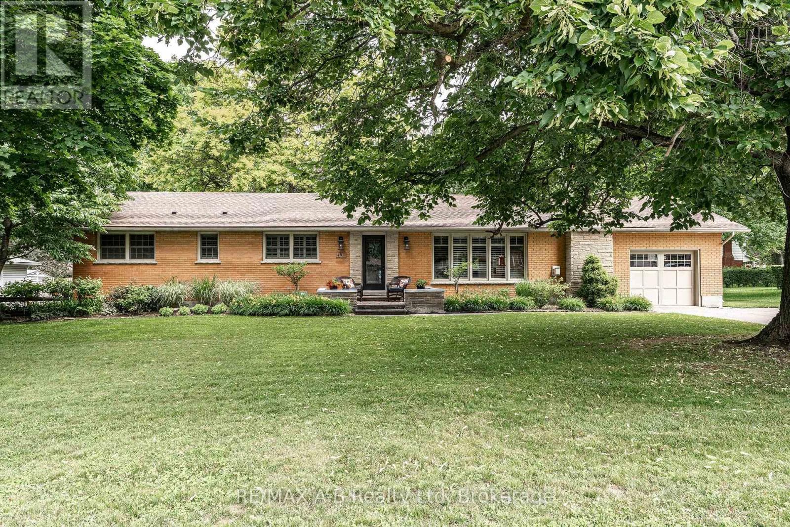 491 ELIZABETH STREET in