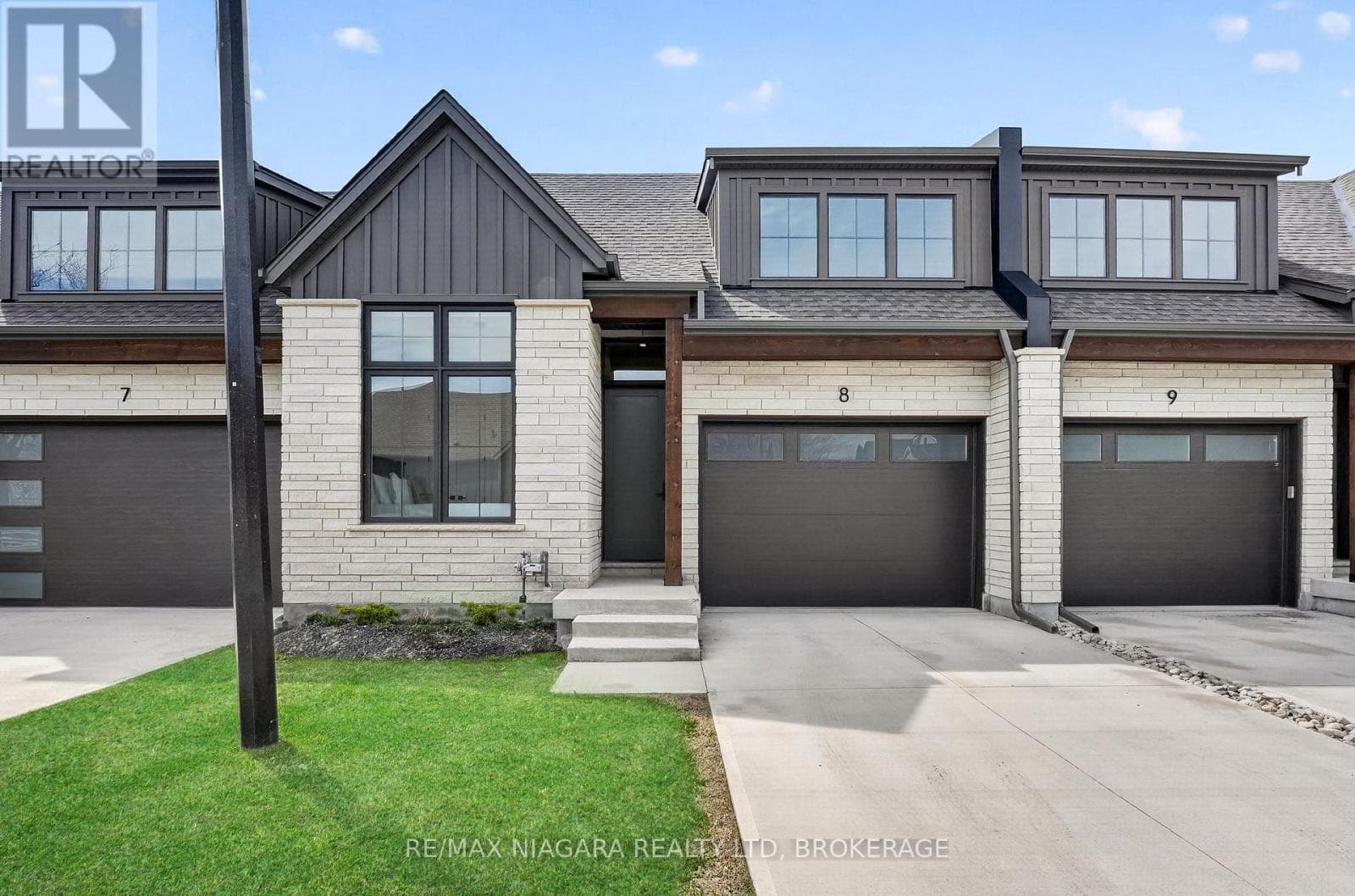 8 - 41 IVY CRESCENT in