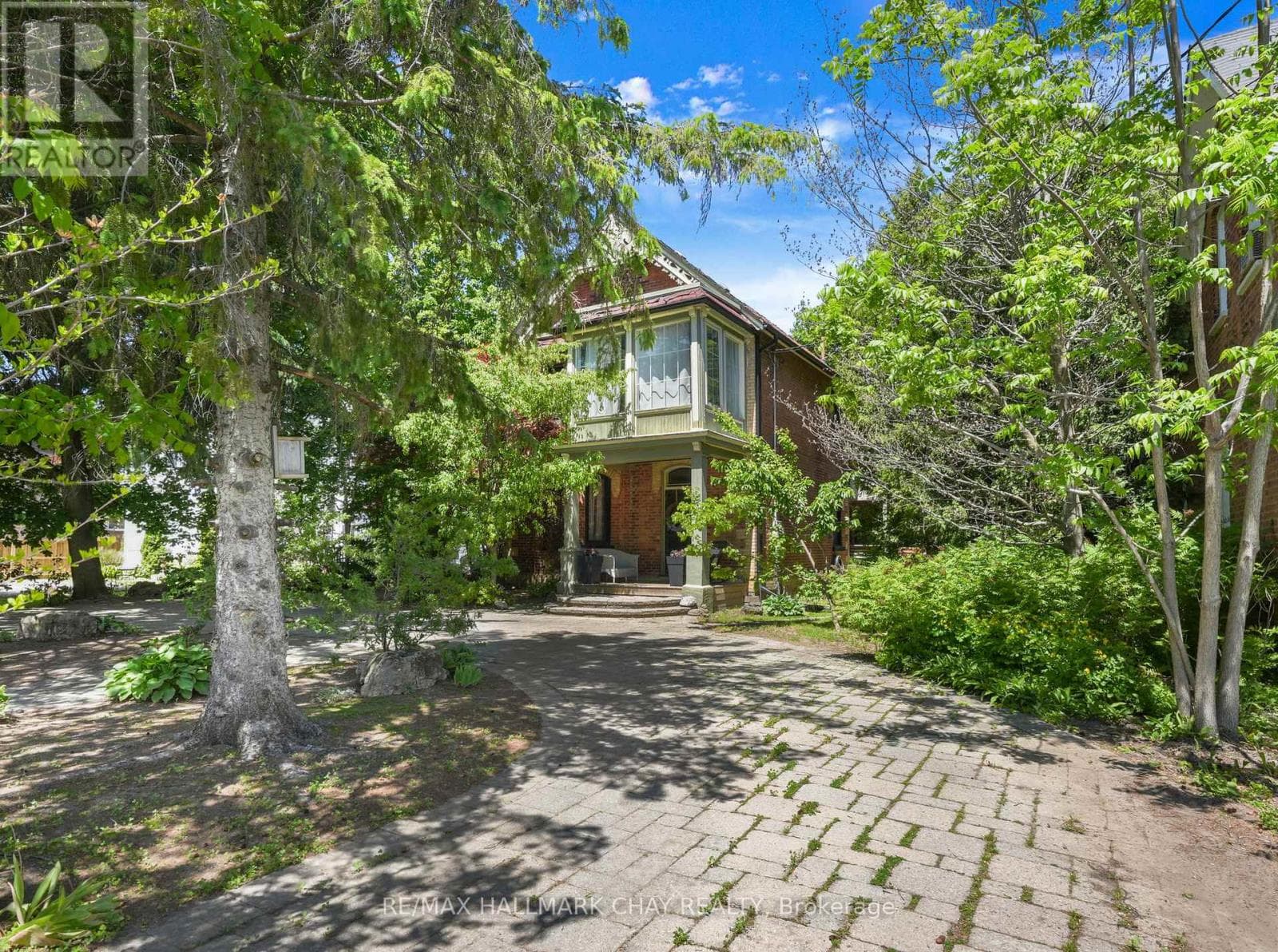 134 VICTORIA STREET E in