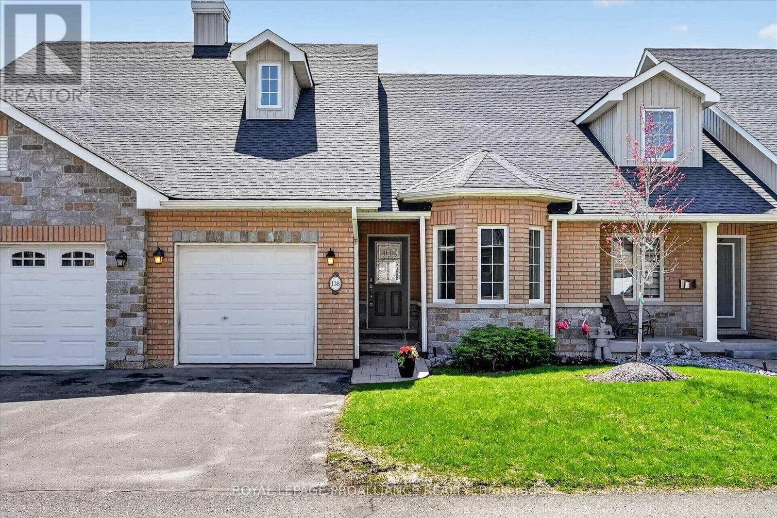 138 VILLAGE CRESCENT in South West