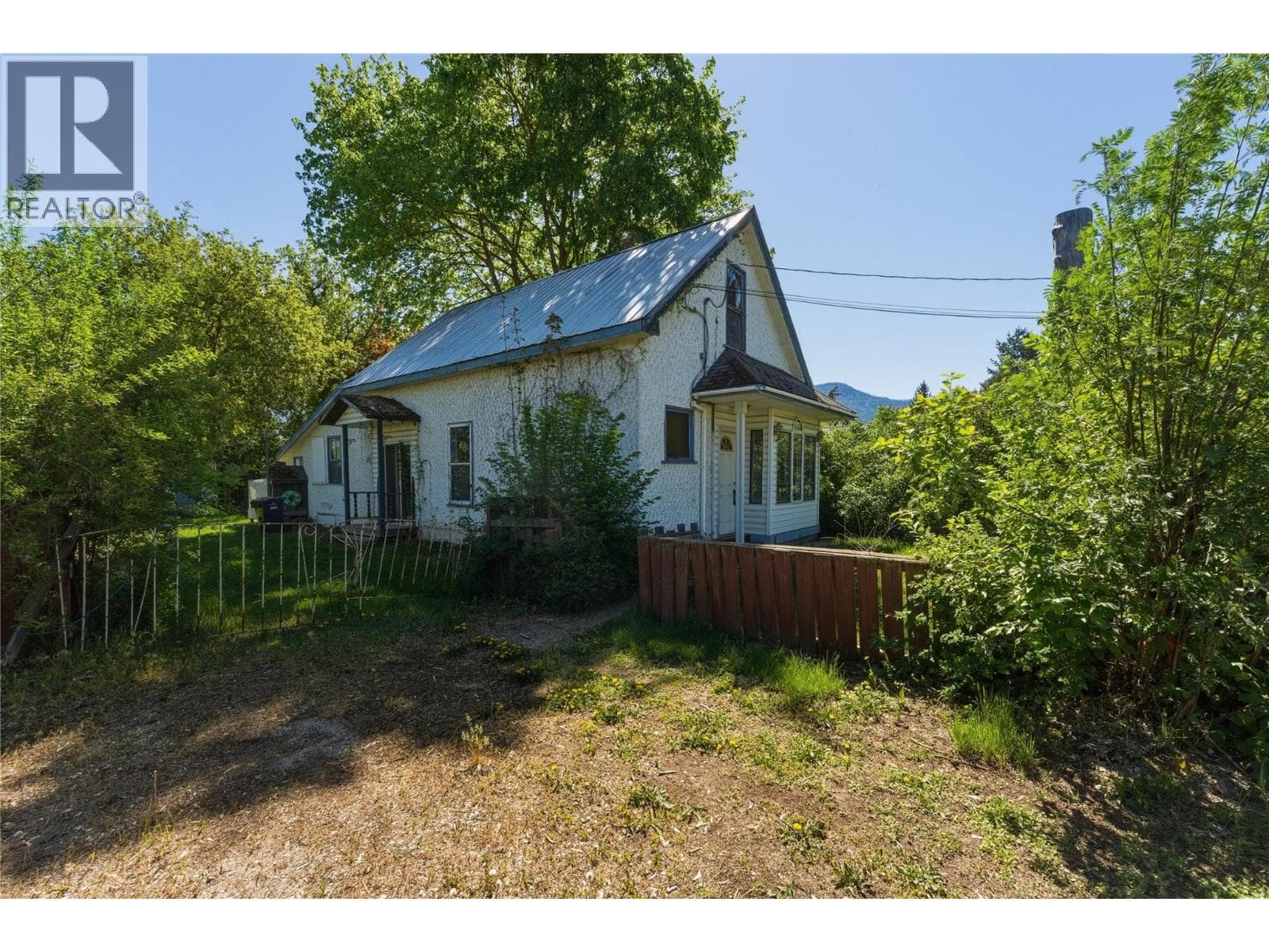 2850 Jarvis Street in