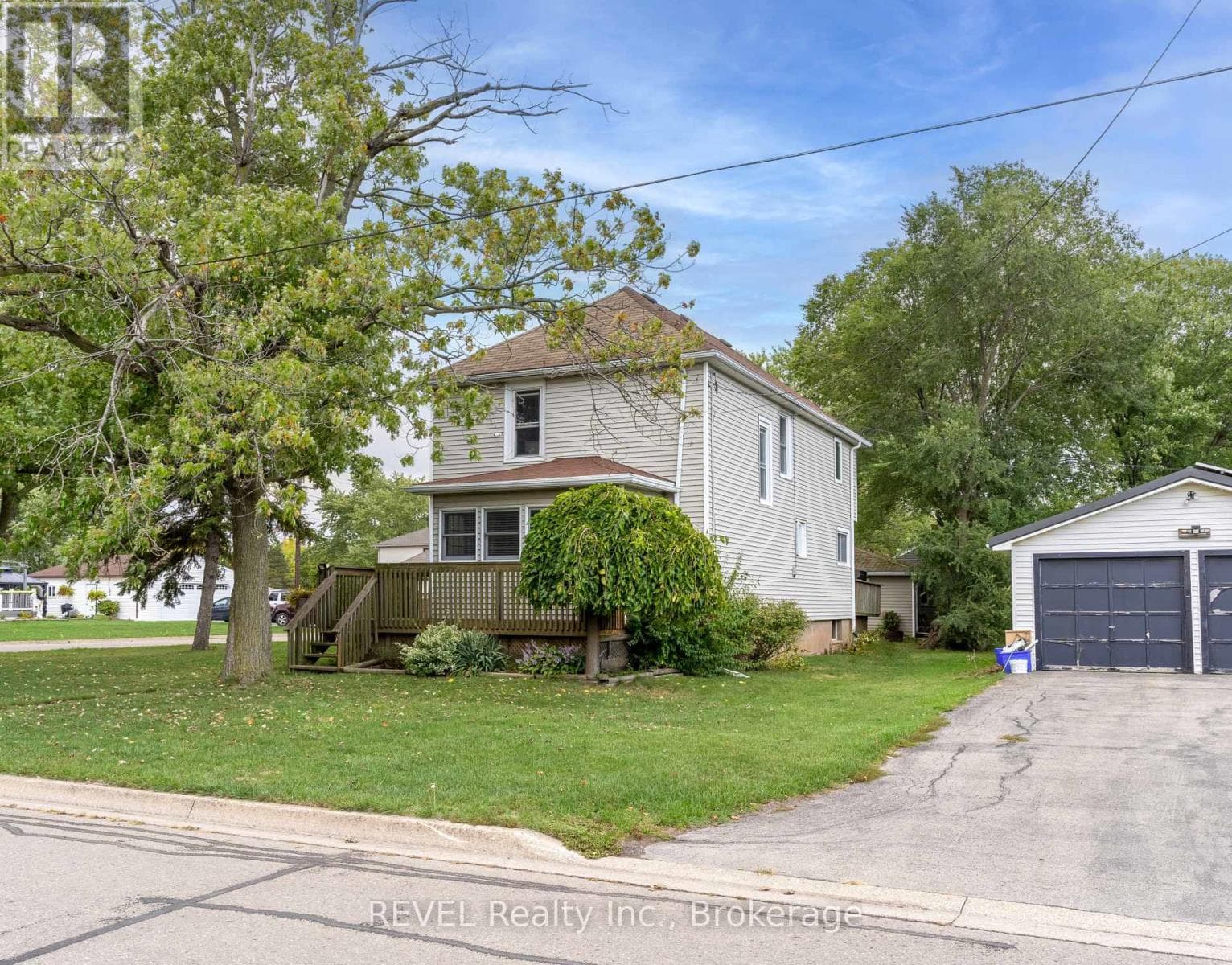 32 BAIE AVENUE in