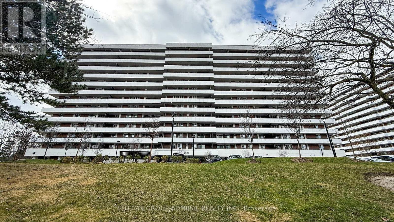 1011 - 80 INVERLOCHY BOULEVARD in Thornhill North