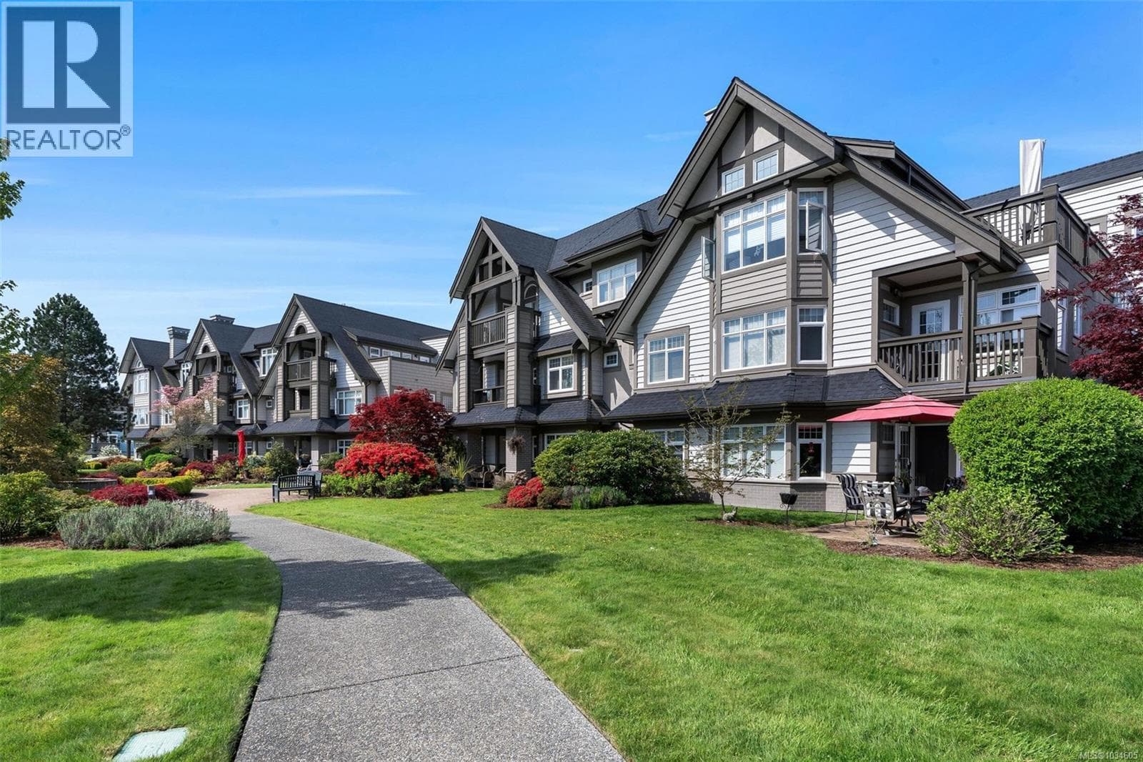 216 4490 Chatterton Way in