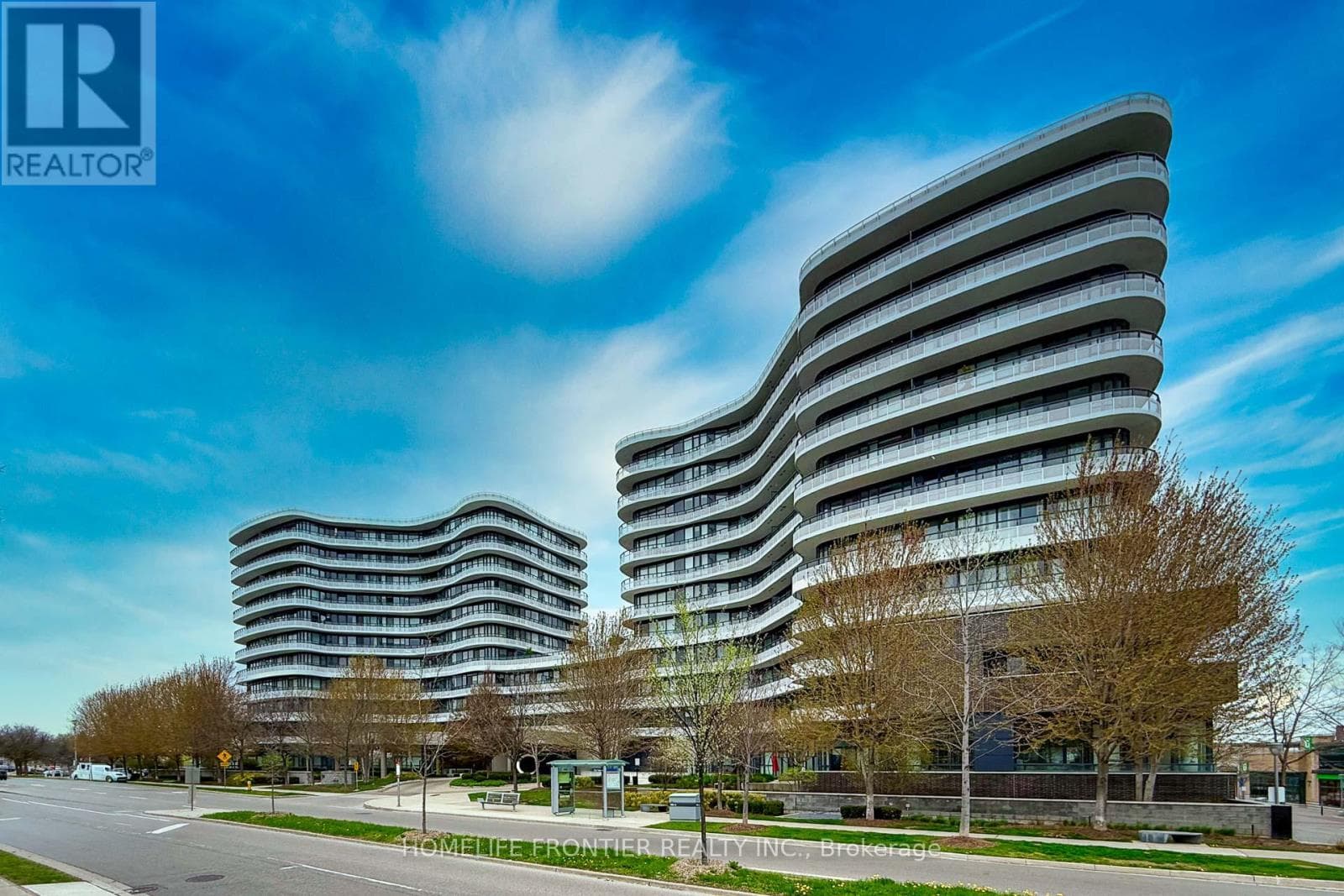 222 - 99 THE DONWAY W in Banbury-Don Mills