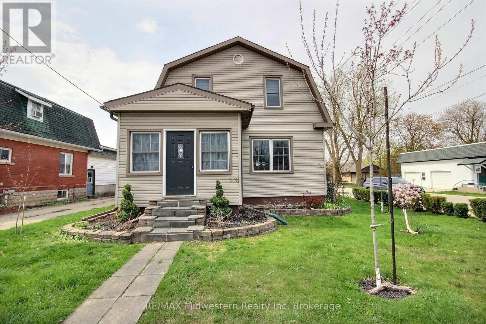 506 MAIN STREET E in