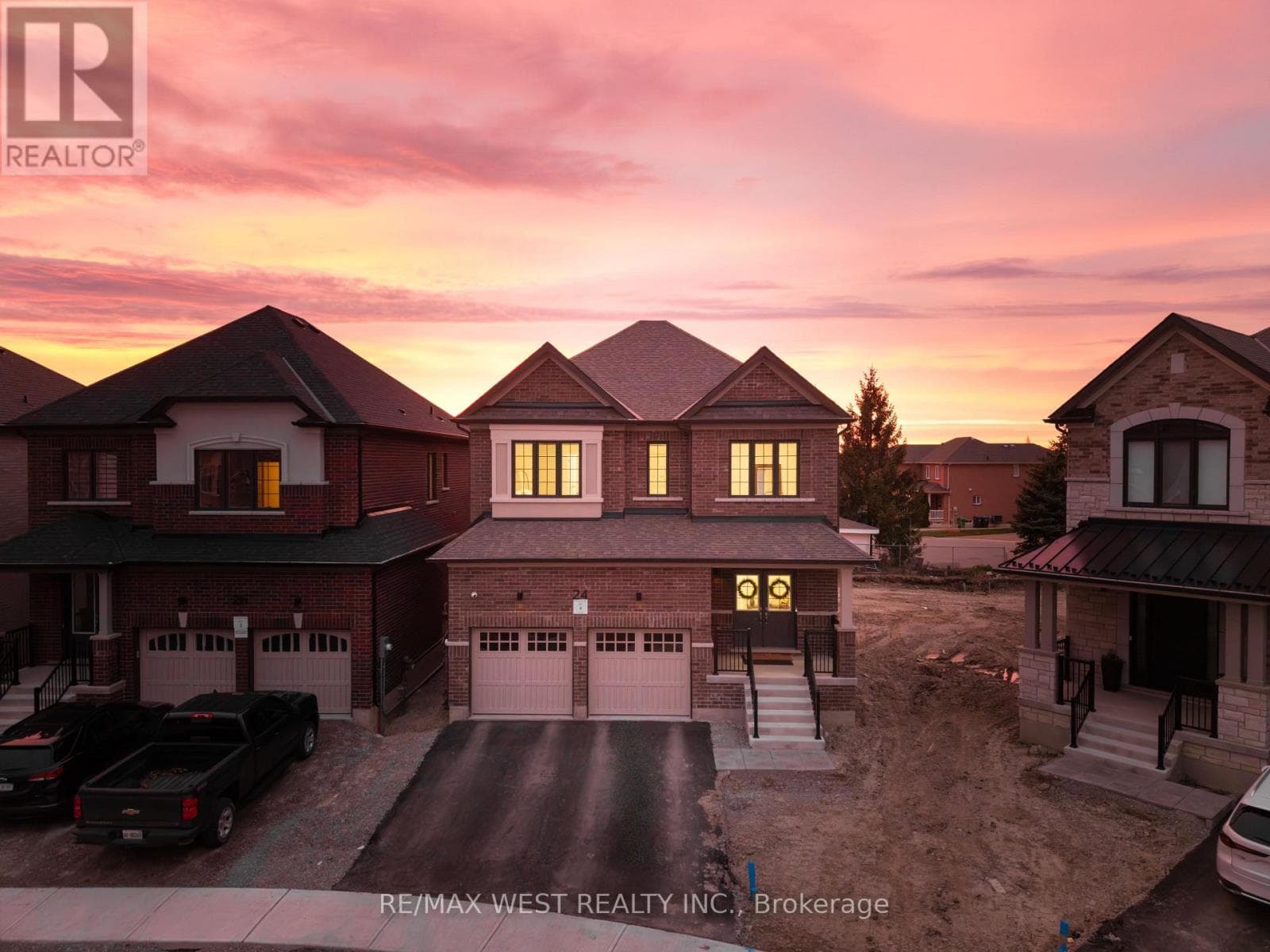 24 HANTON CRESCENT in