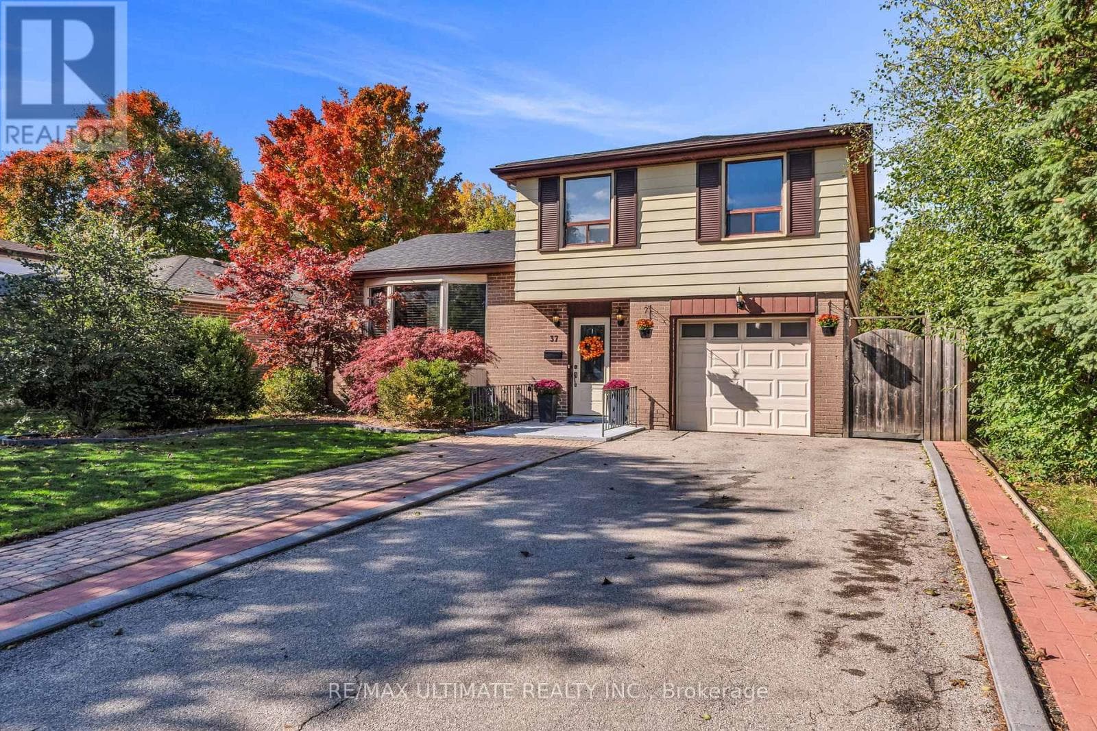 37 BANBURY COURT in A-B-C-D-SECTION (BRAMALEA)