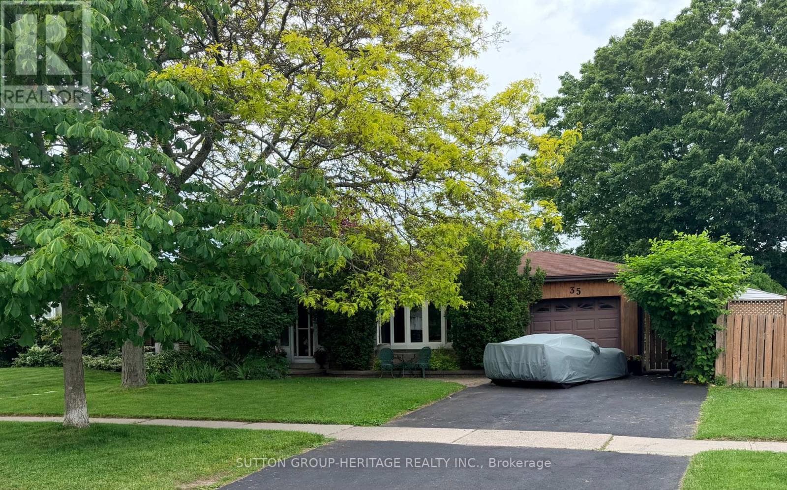 35 ALBERY CRESCENT in Clover Ridge