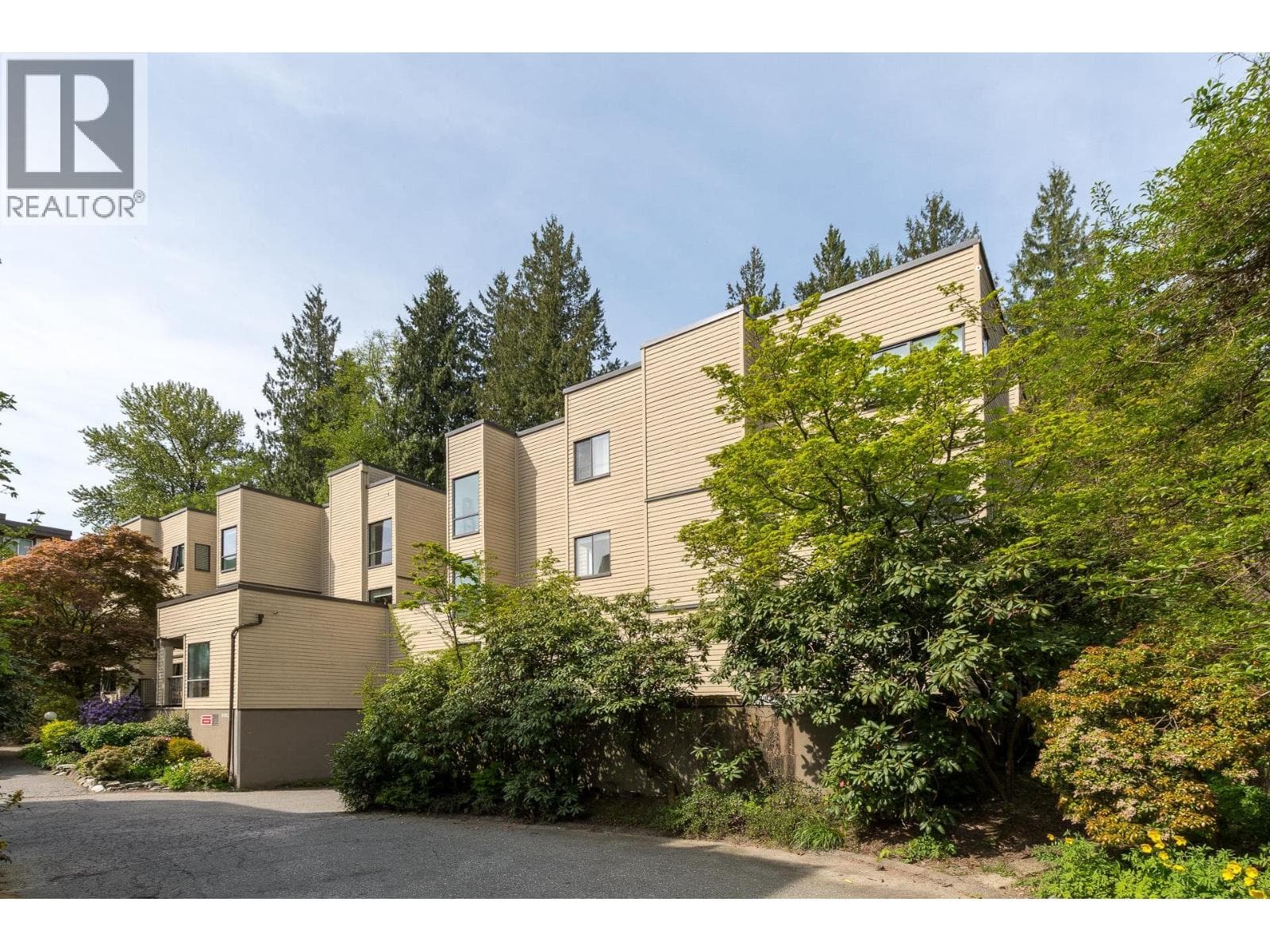 212 3275 MOUNTAIN HIGHWAY in Lynn Valley