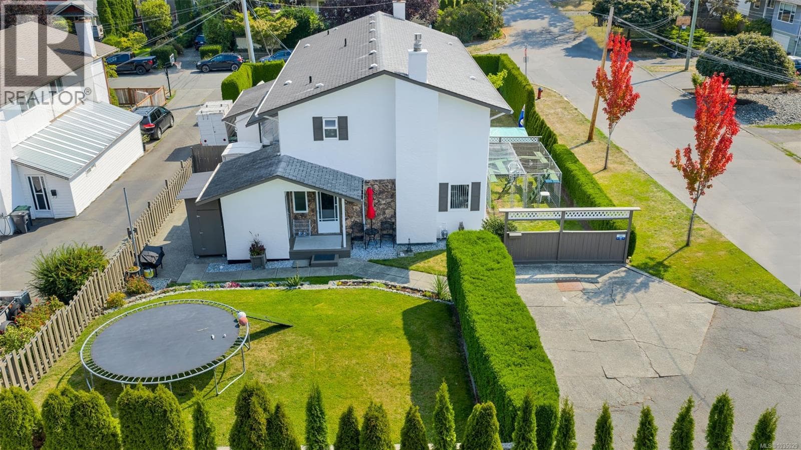 920 Agnes St in