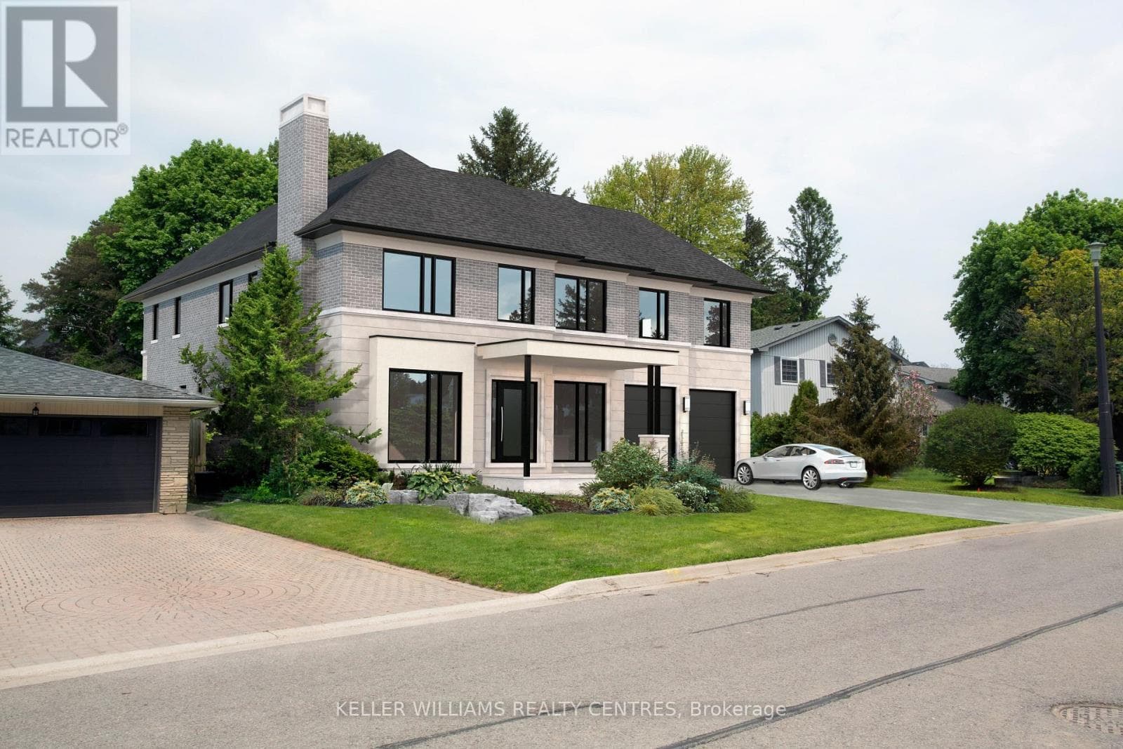 10 HAWTHORNE LANE in Aurora Centre South West