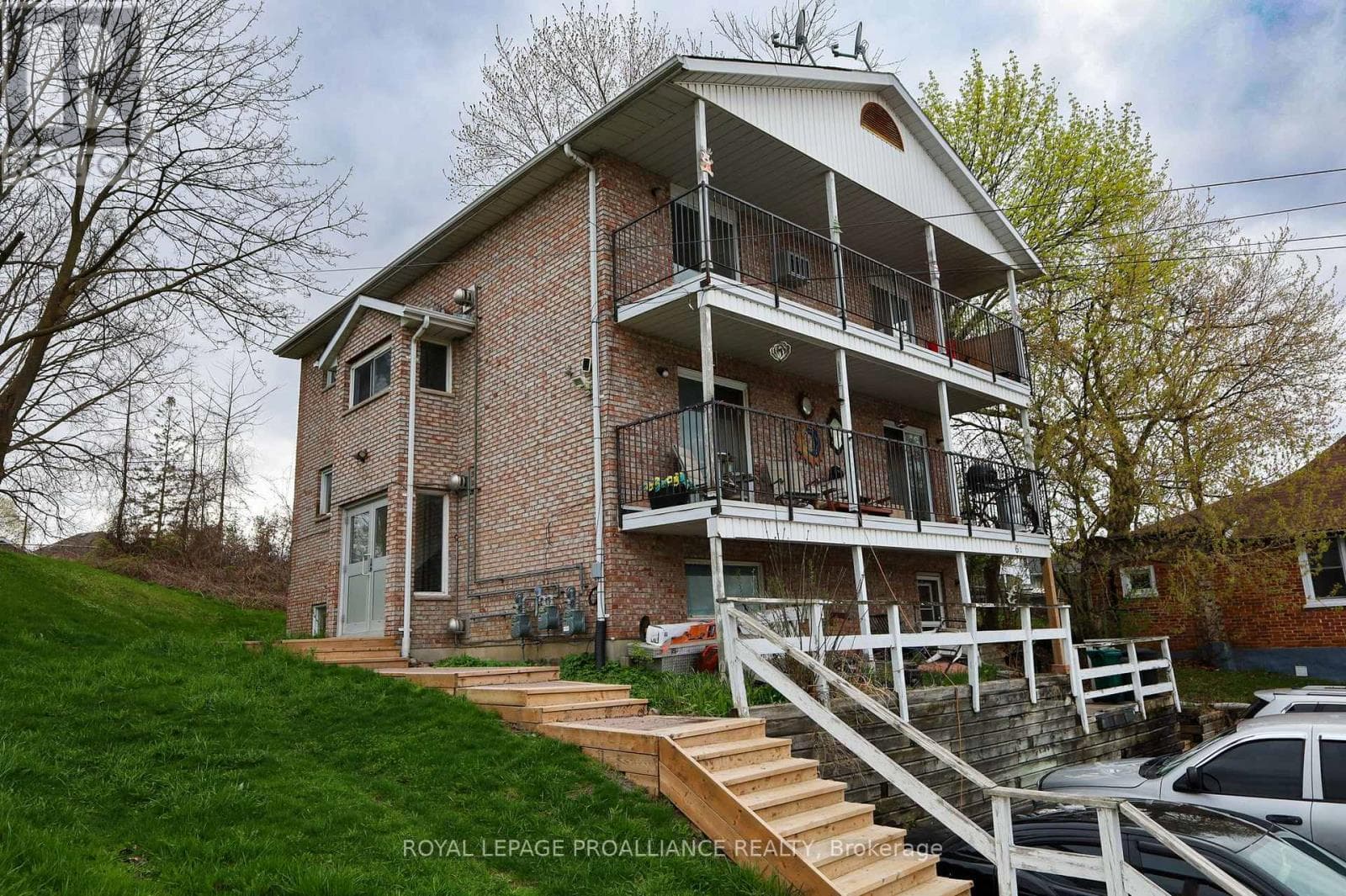 60 WALLBRIDGE CRESCENT in