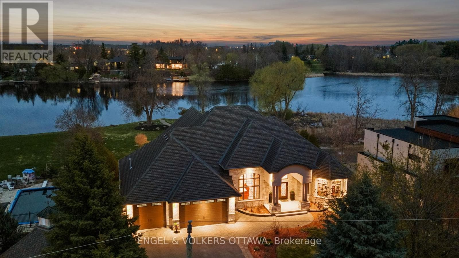 25 WINDING WAY in RIDEAUCREST - DAVIDSON HEIGHTS