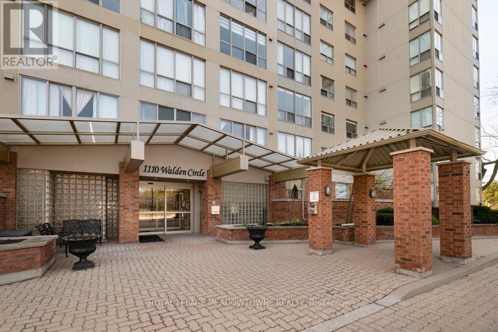 905 - 1110 WALDEN CIRCLE in Clarkson-Lorne Park