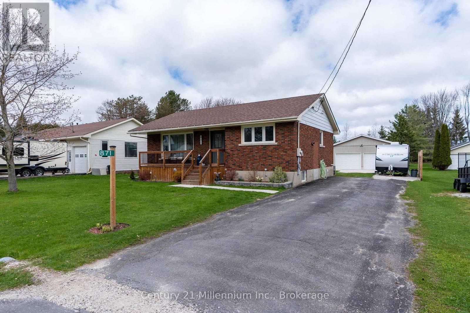 871 16TH STREET W in