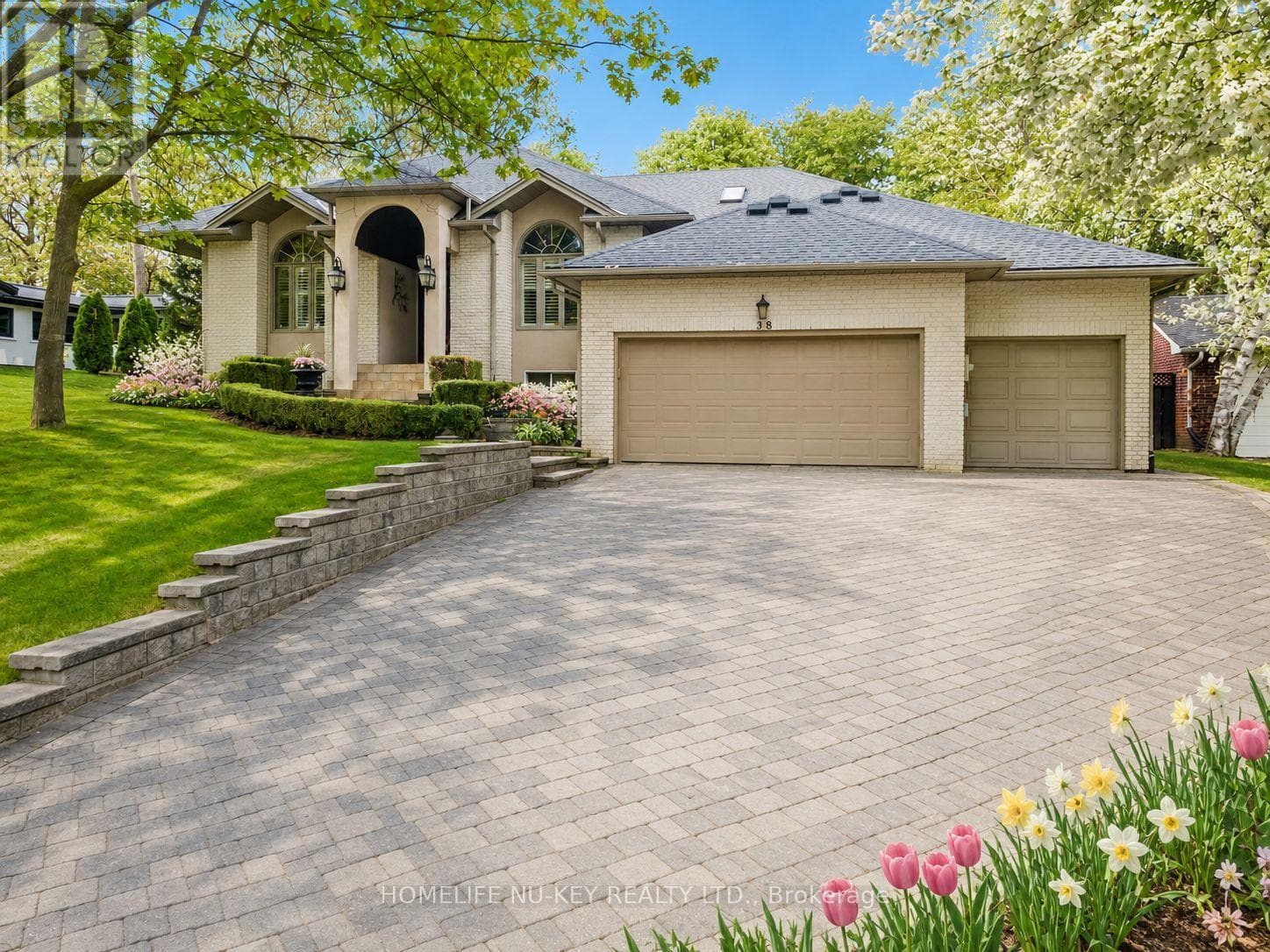 38 CASTLE DRIVE in