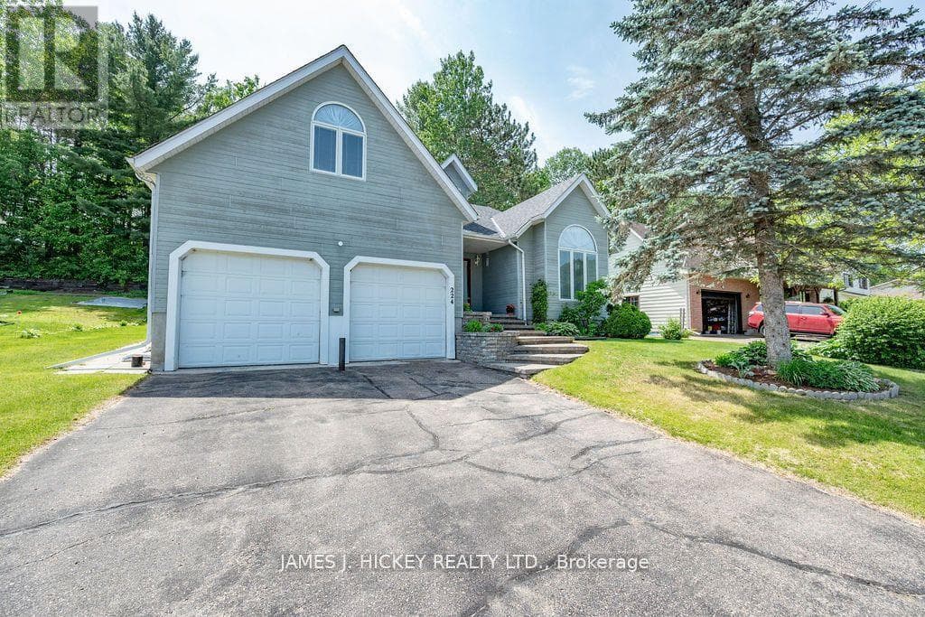 224 THOMAS STREET in
