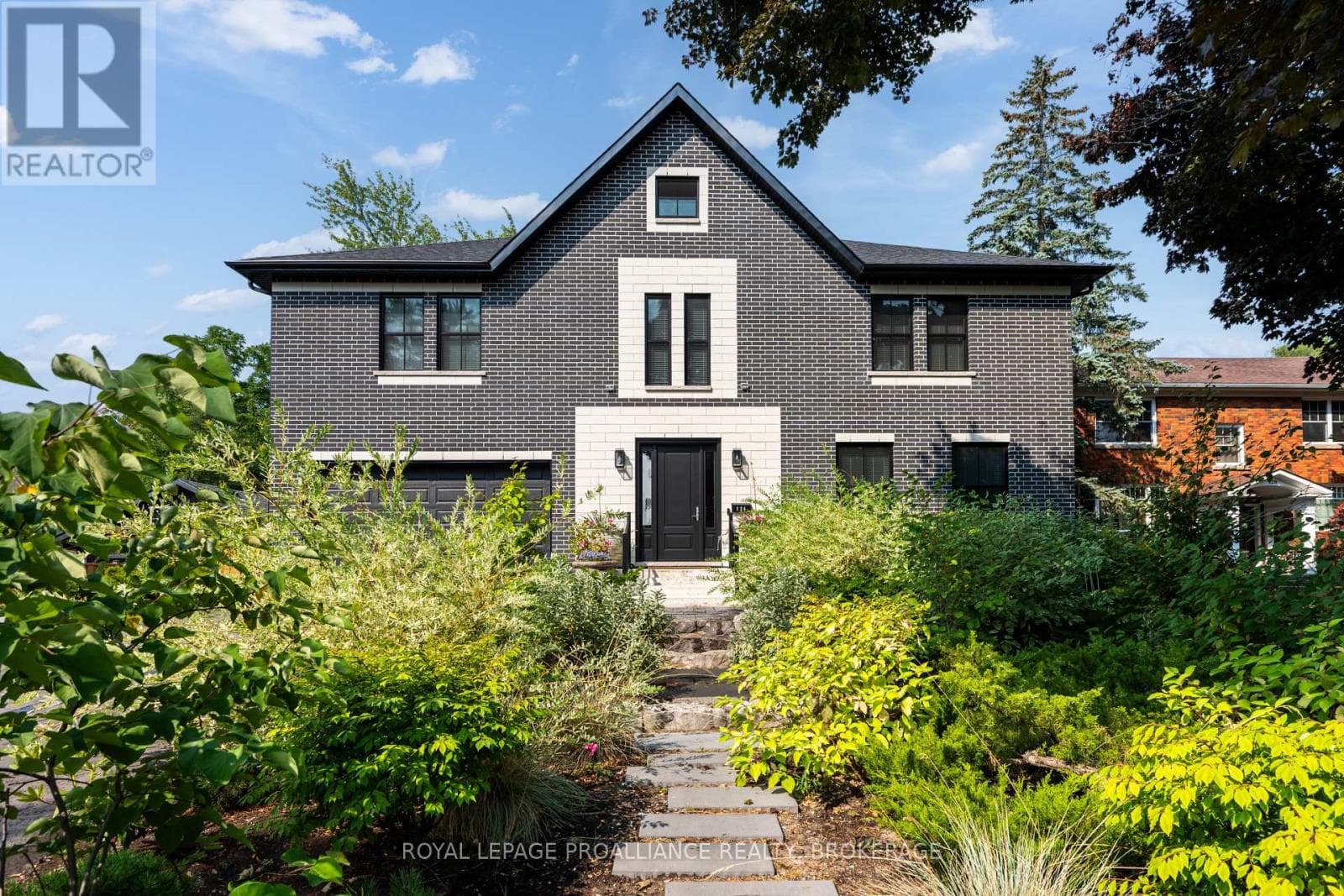 124 CHURCHILL CRESCENT in Sunnyside