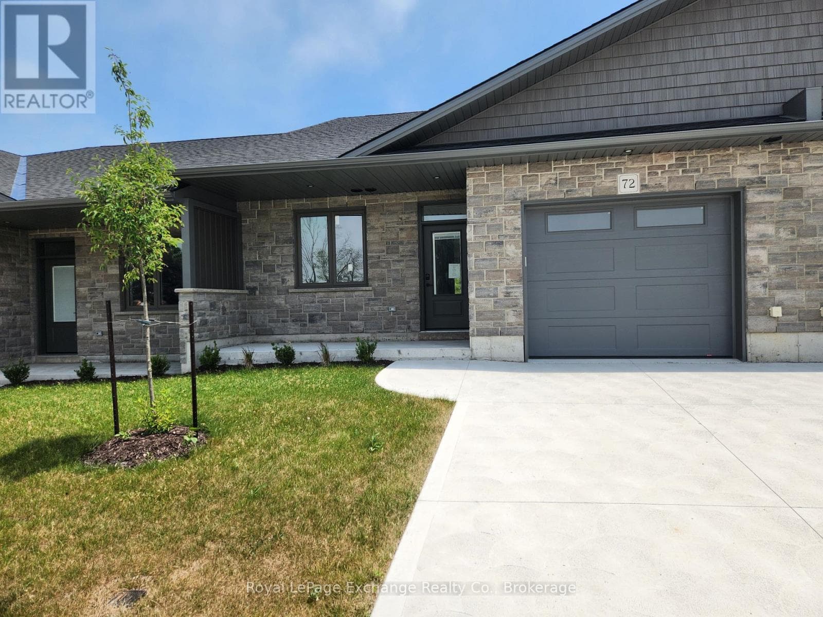 24 MERCEDES CRESCENT N in