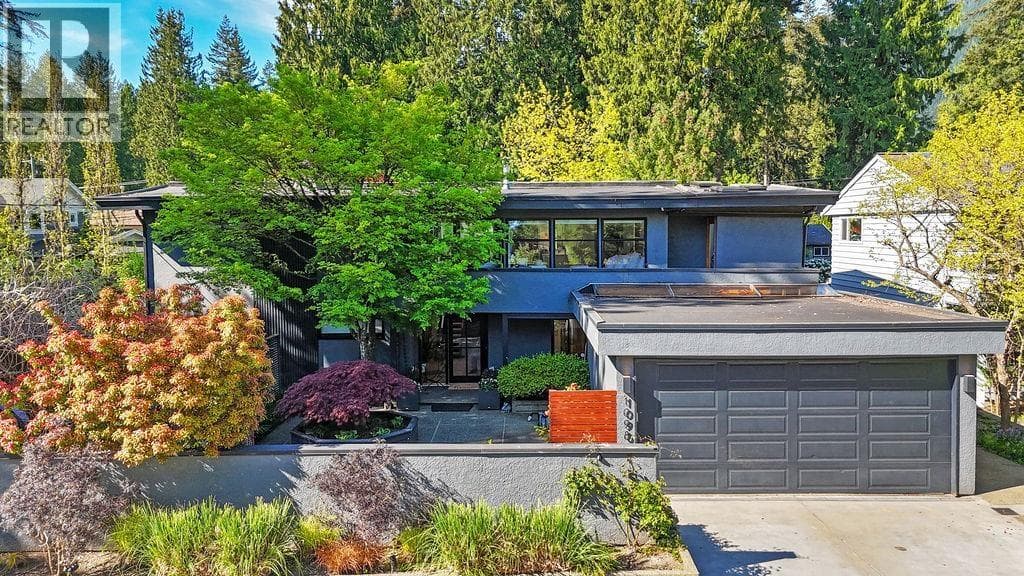 1098 LINNAE AVENUE in Upper Capilano