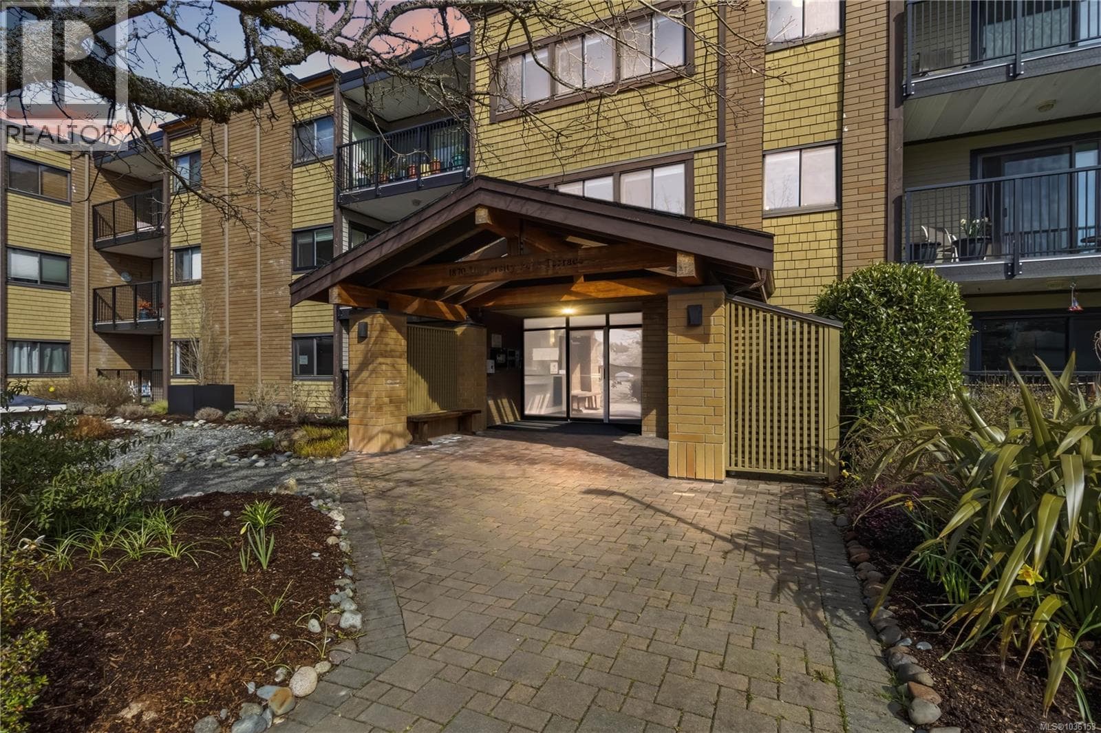 224 1870 McKenzie Ave in
