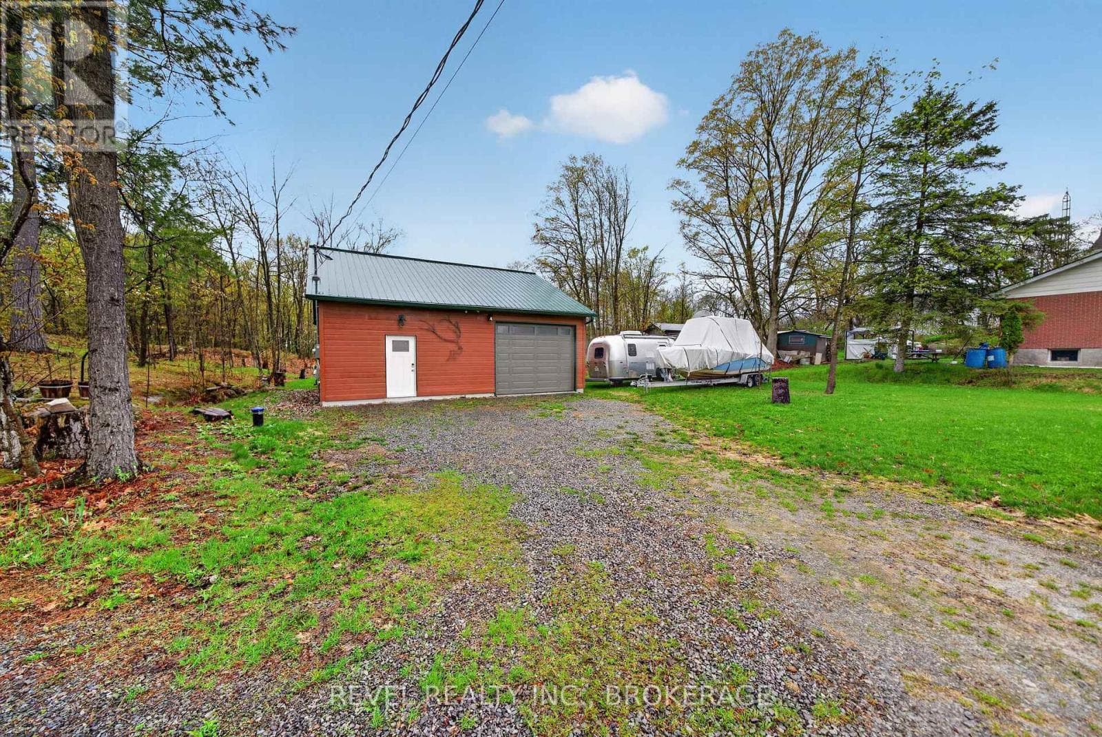 2207 WELLINGTON STREET in