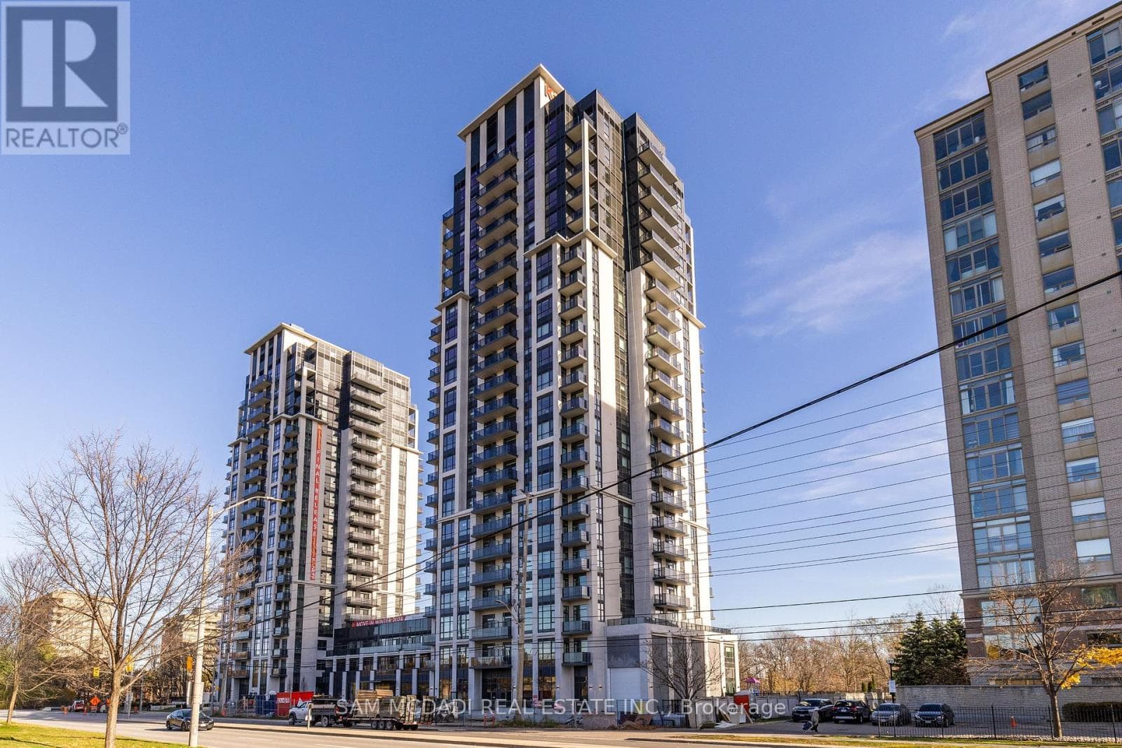 2003 - 202 BURNHAMTHORPE ROAD E in Mississauga Valleys