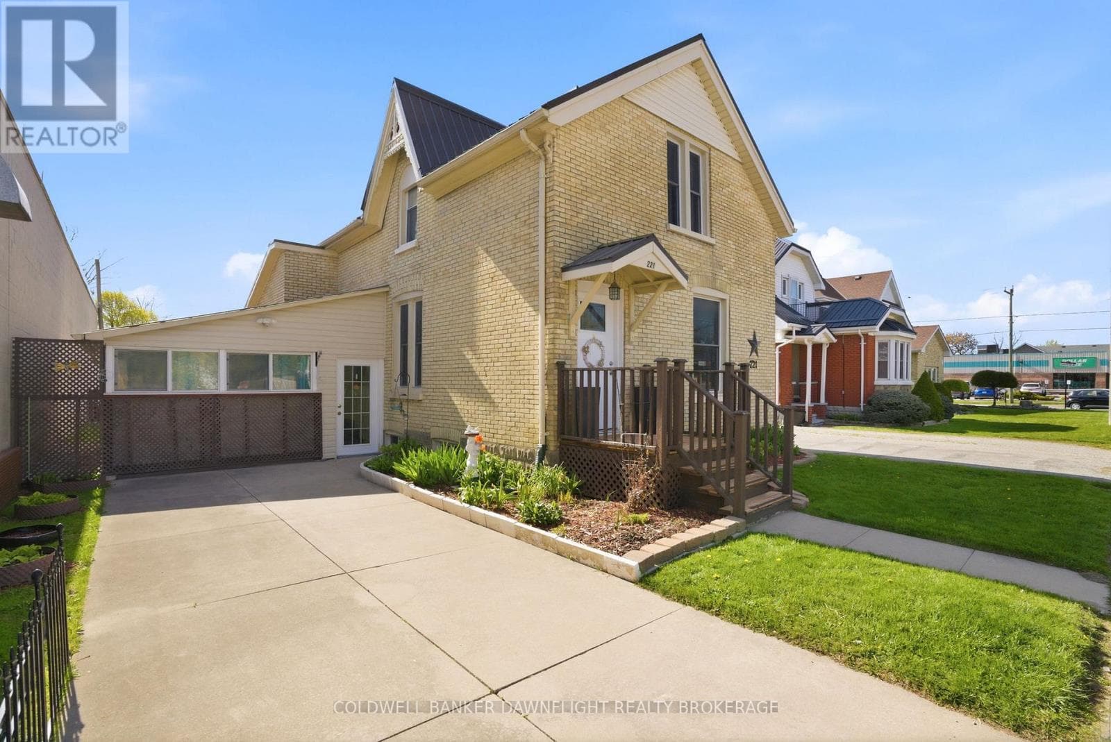 221 MAIN STREET SOUTH in
