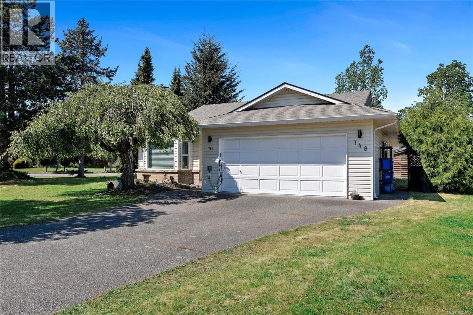 748 Macan Pl in