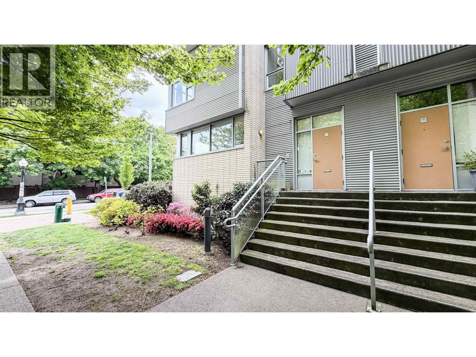 390 E 11TH AVENUE in Mount Pleasant