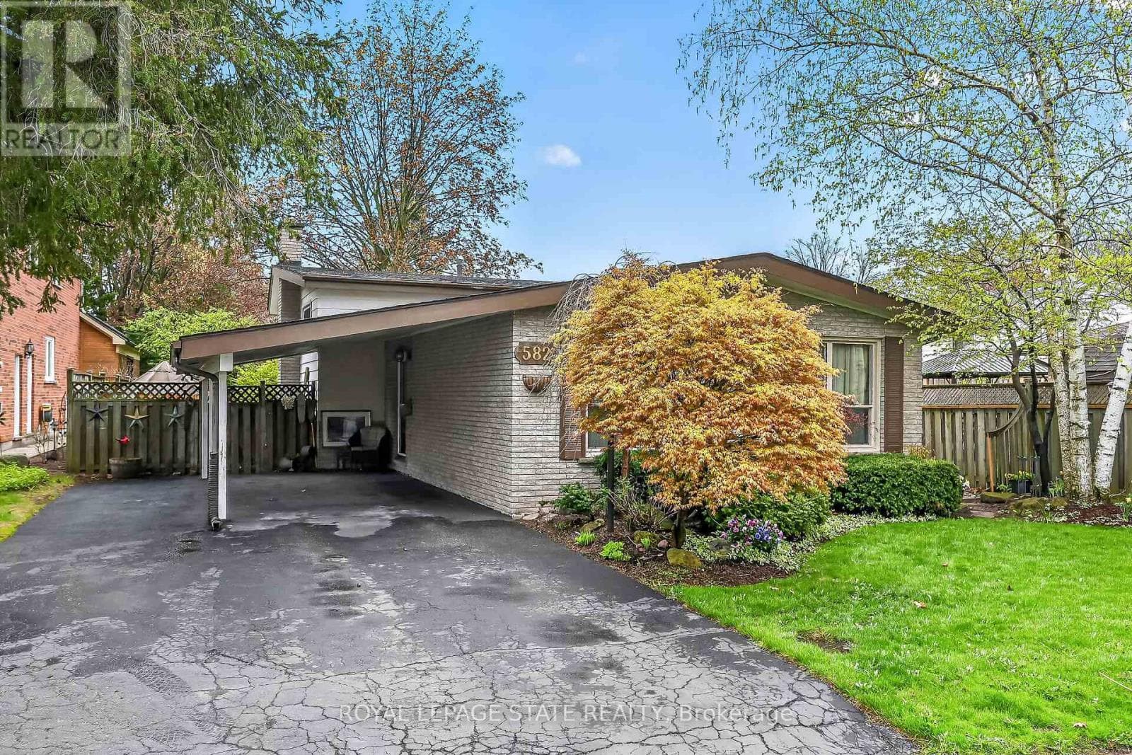 582 WOODVIEW ROAD in