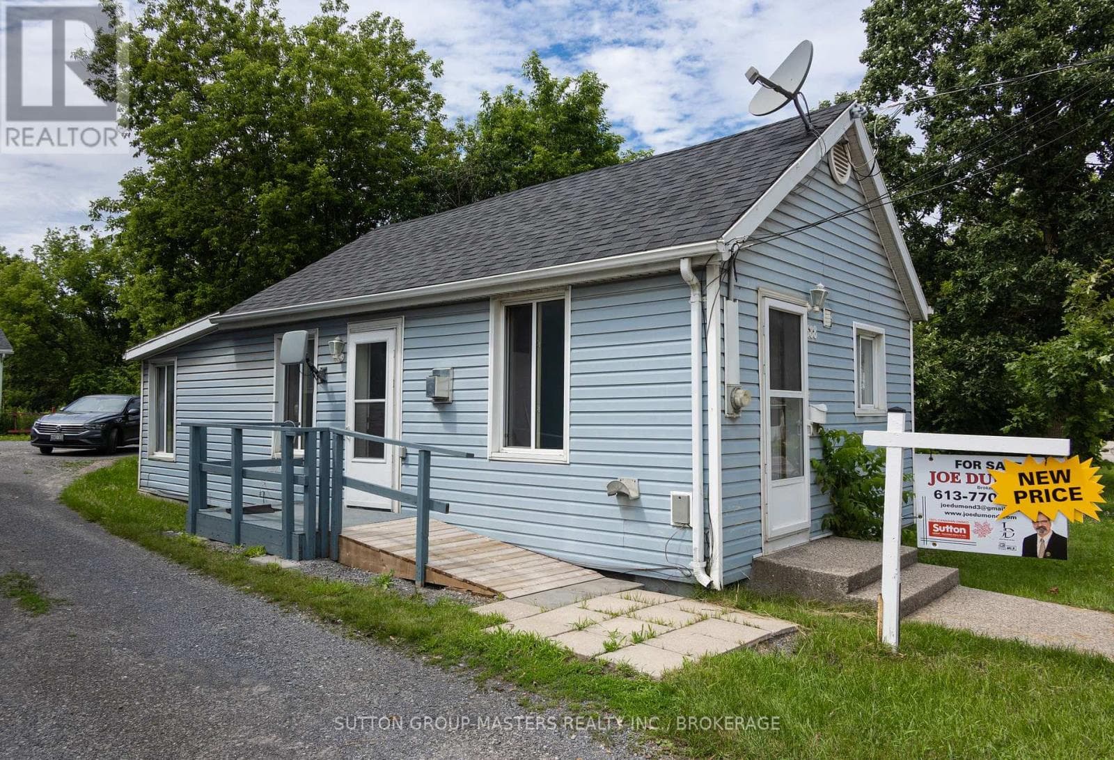 688 MONTREAL STREET in Rideau Heights