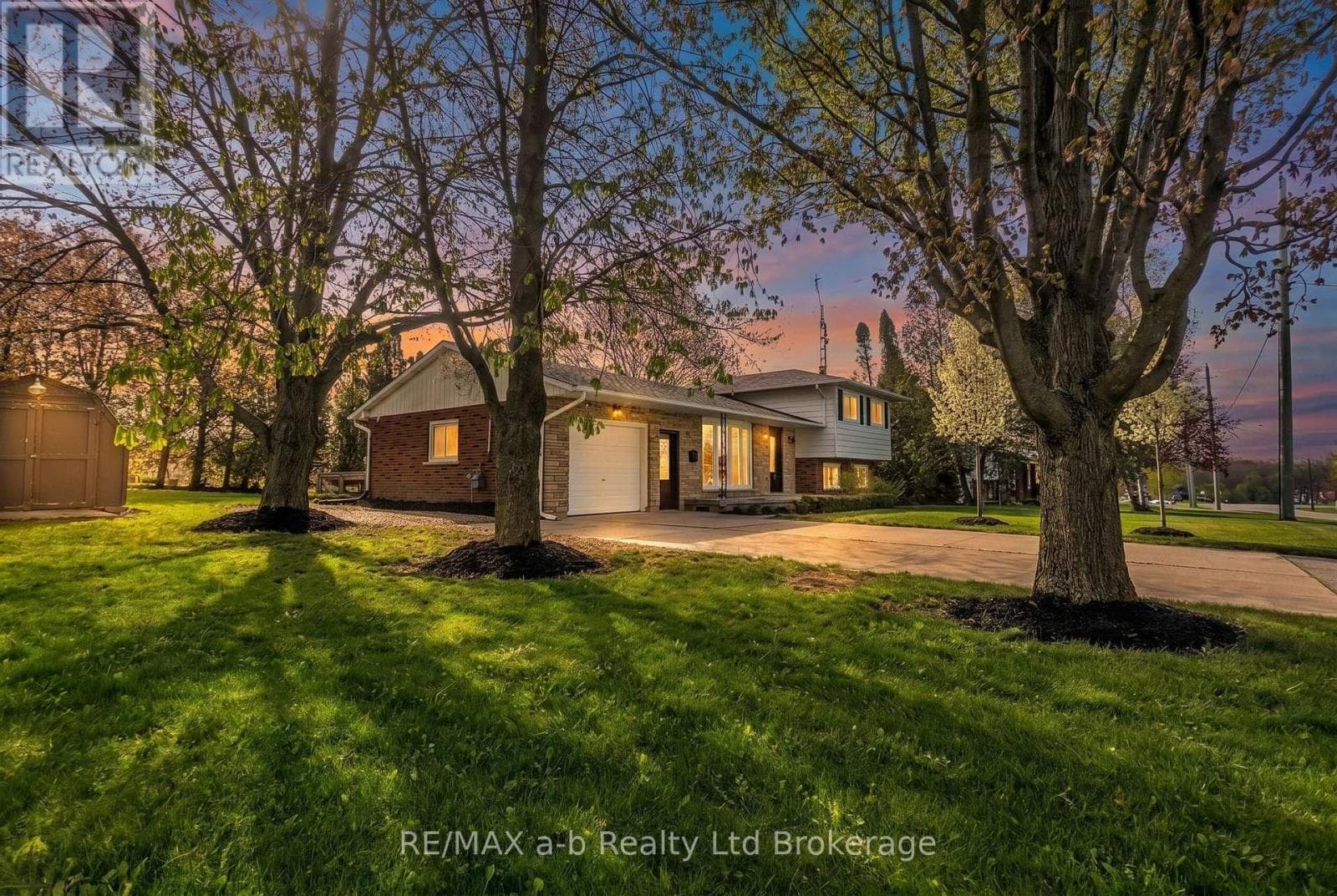 21 PEGGY AVENUE in