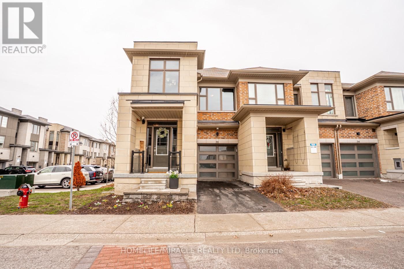 136 - 58 DONALD FLEMING WAY in Whitby