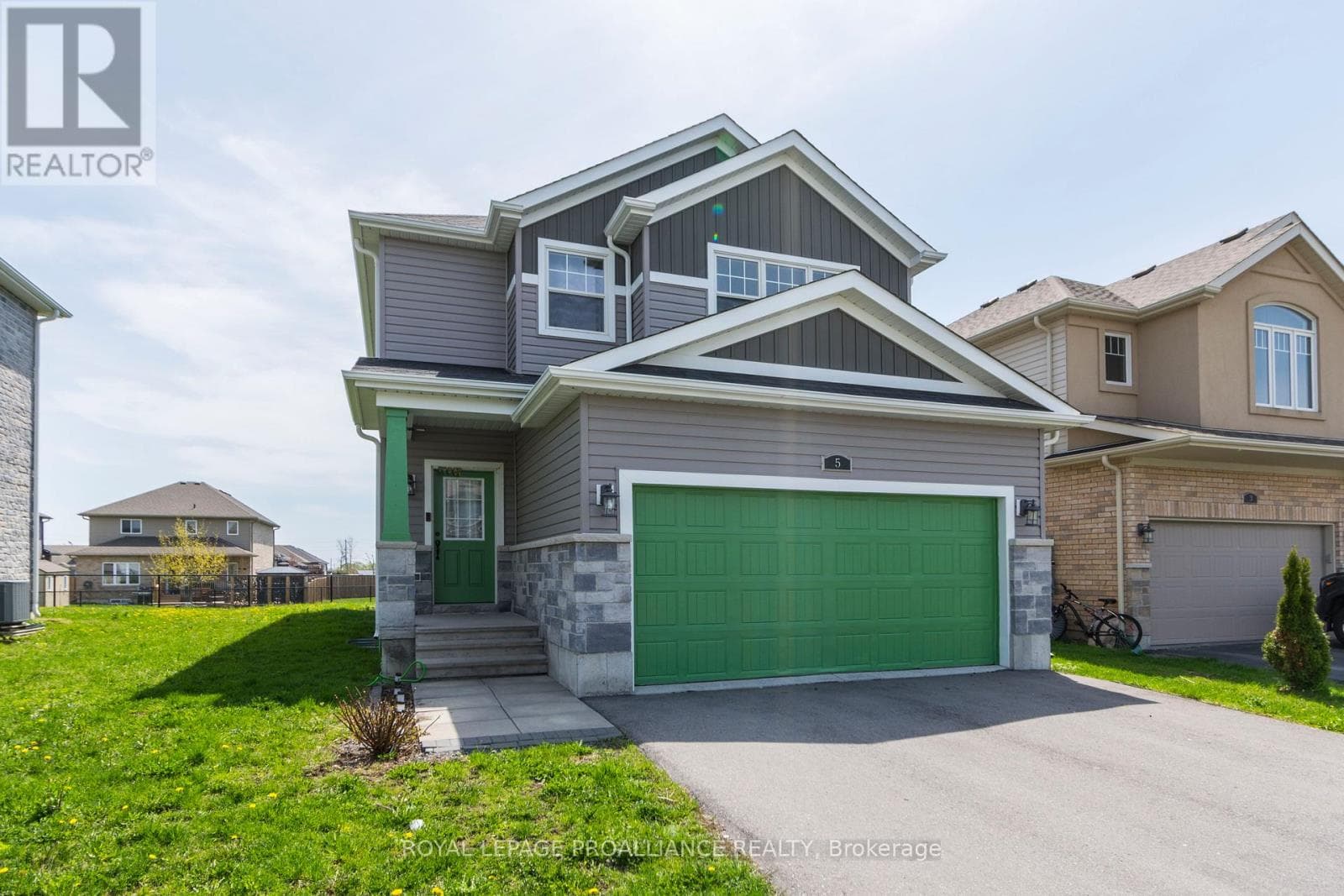 5 COTTONWOOD DRIVE in