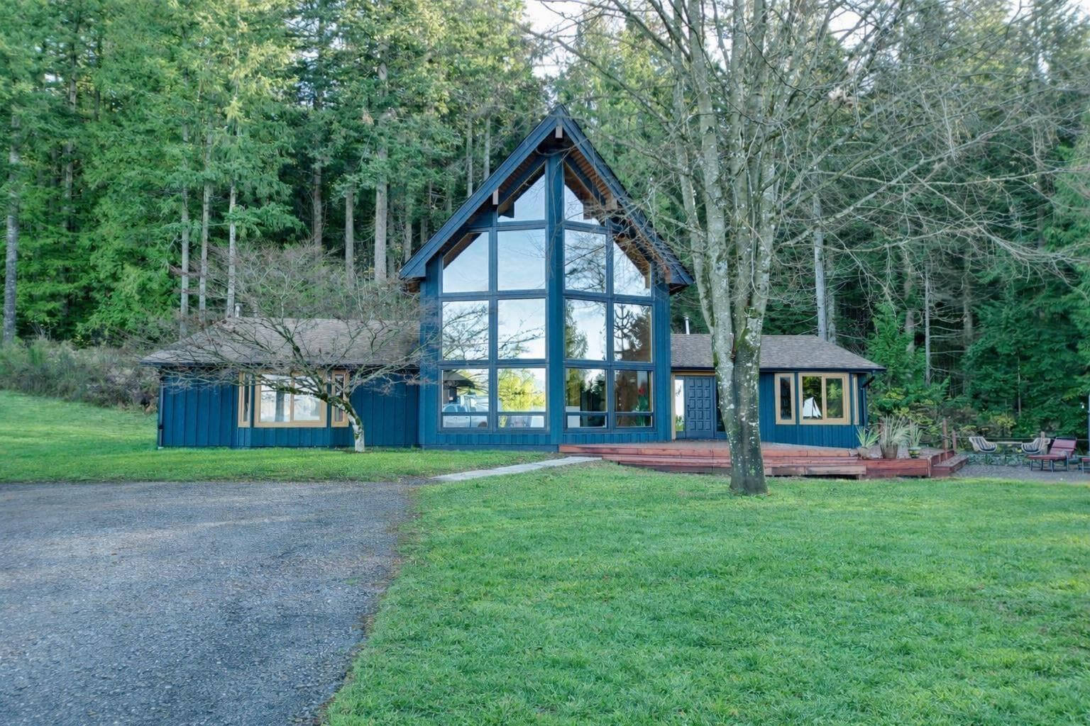 11038 GREENWOOD DRIVE in Municipal Forest