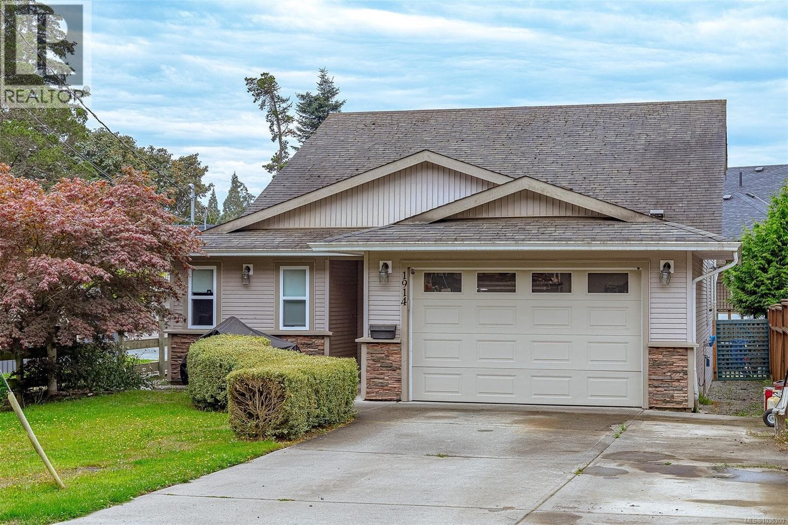 1914 MAPLE AVENUE SOUTH in