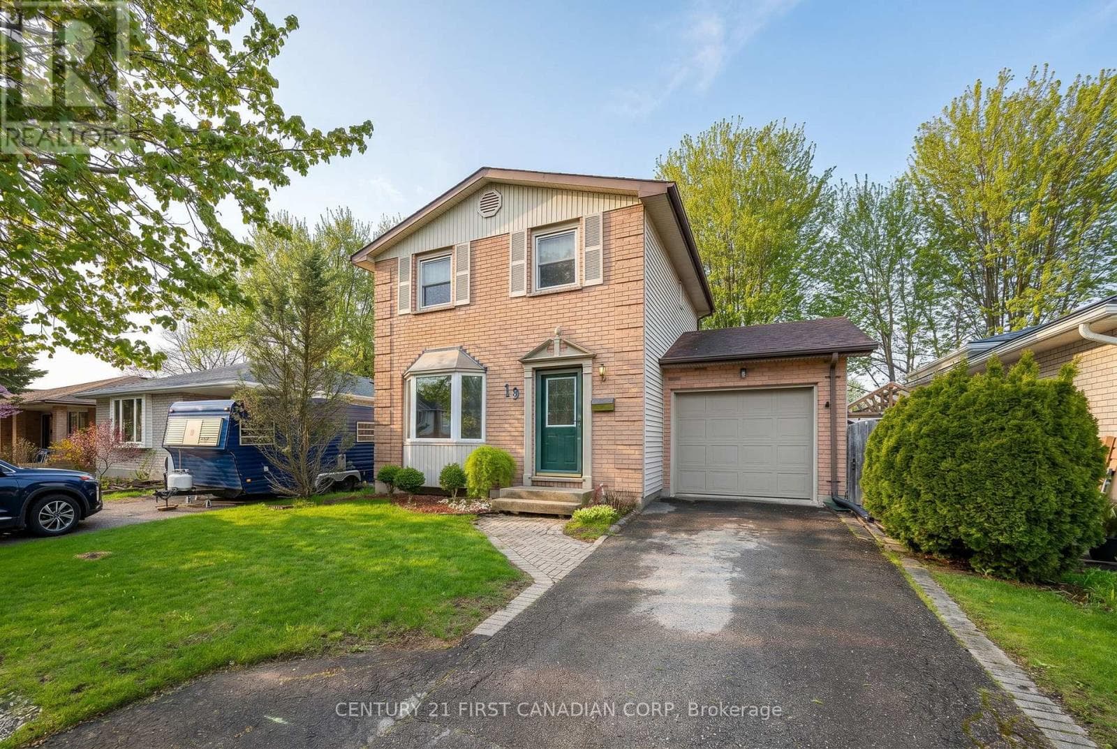 19 CLARA CRESCENT in