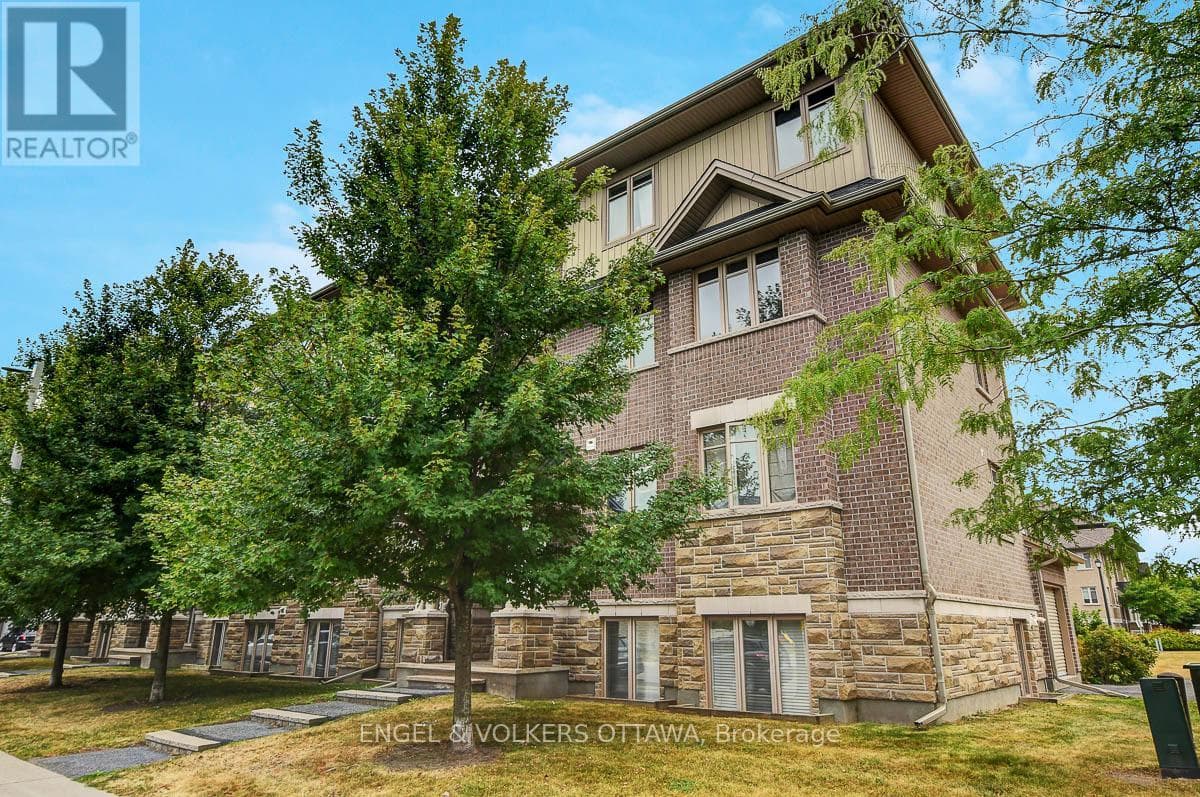 188 HORNCHURCH LANE in OLD BARRHAVEN EAST