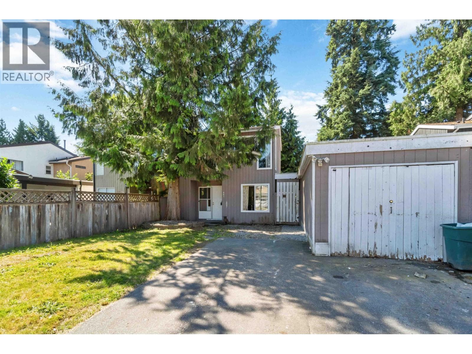 881 PINEBROOK PLAZA in