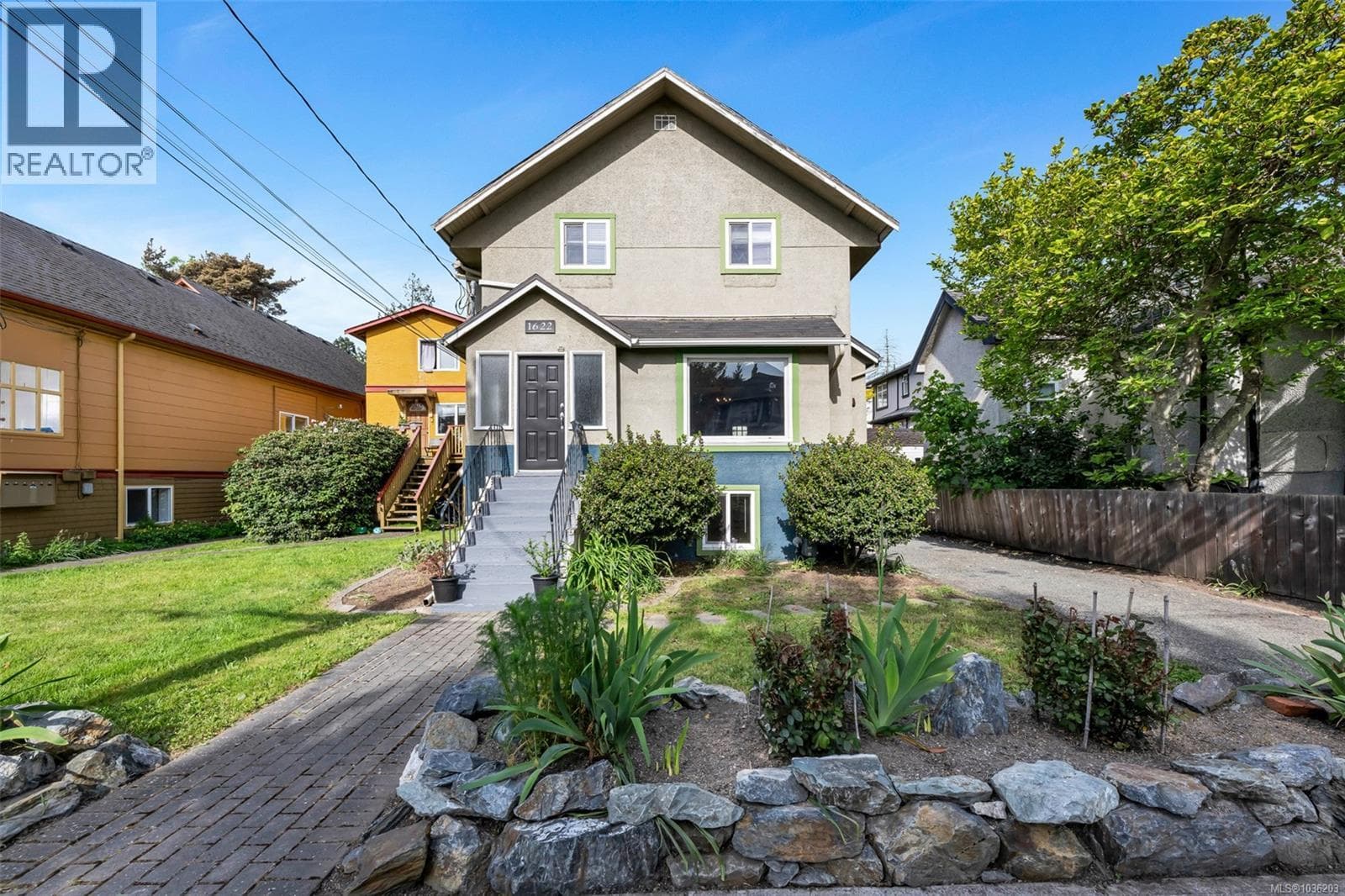 1622 CAMOSUN STREET in Fernwood
