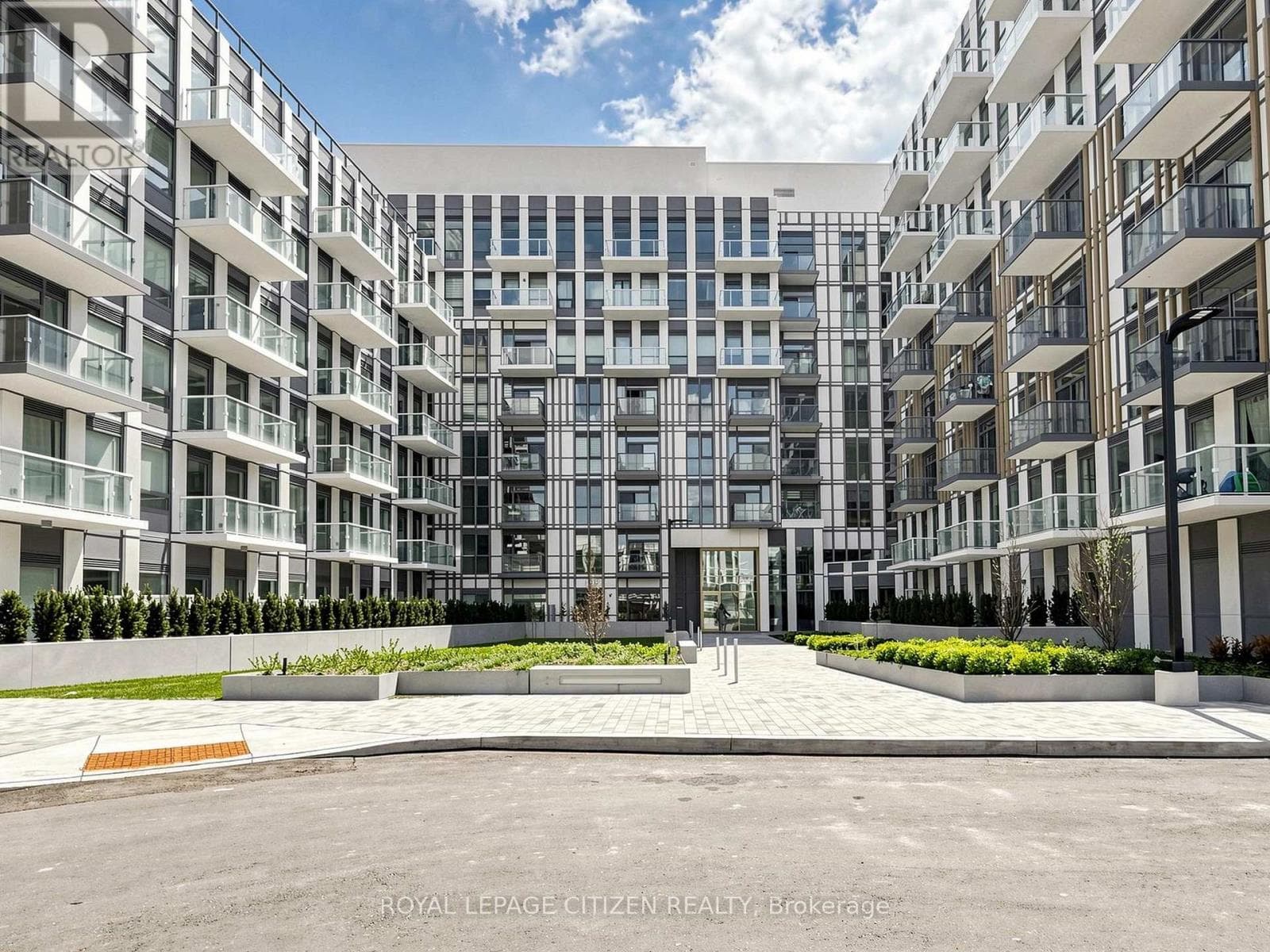 814 - 1005 DUNDAS STREET in Wedgewood Creek