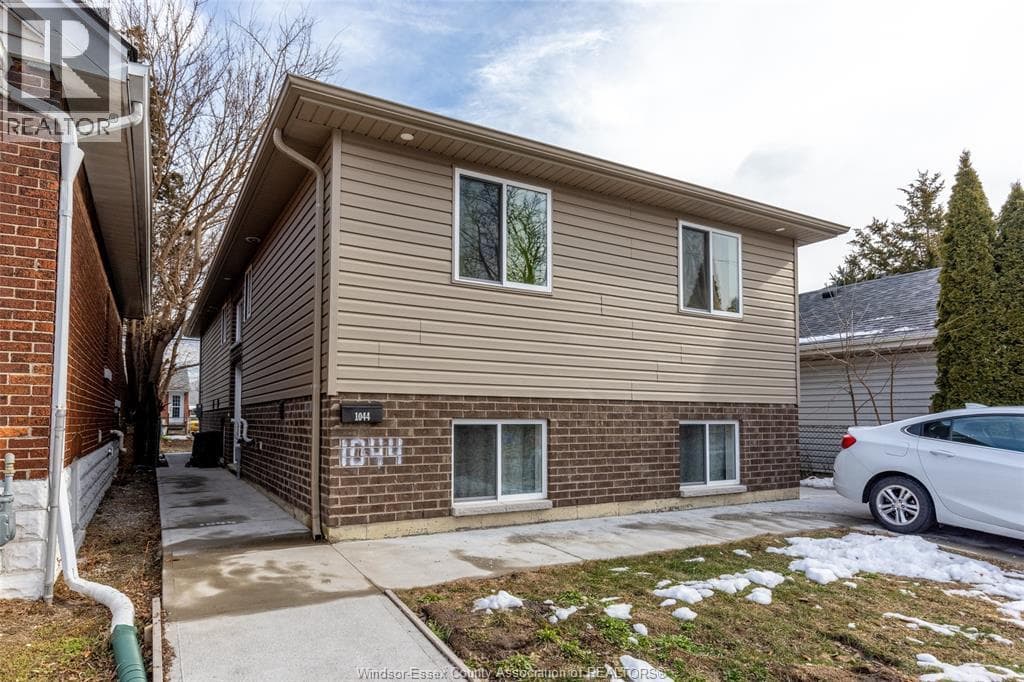 1044 Lena AVENUE Unit# Lower in Sandwich
