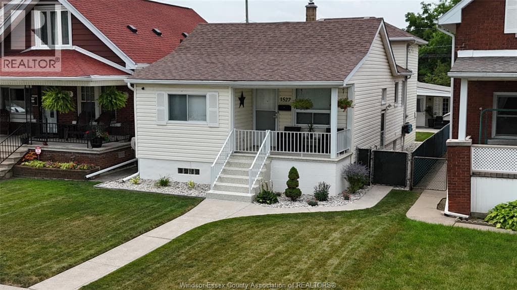 1527 PIERRE AVENUE in Walkerville