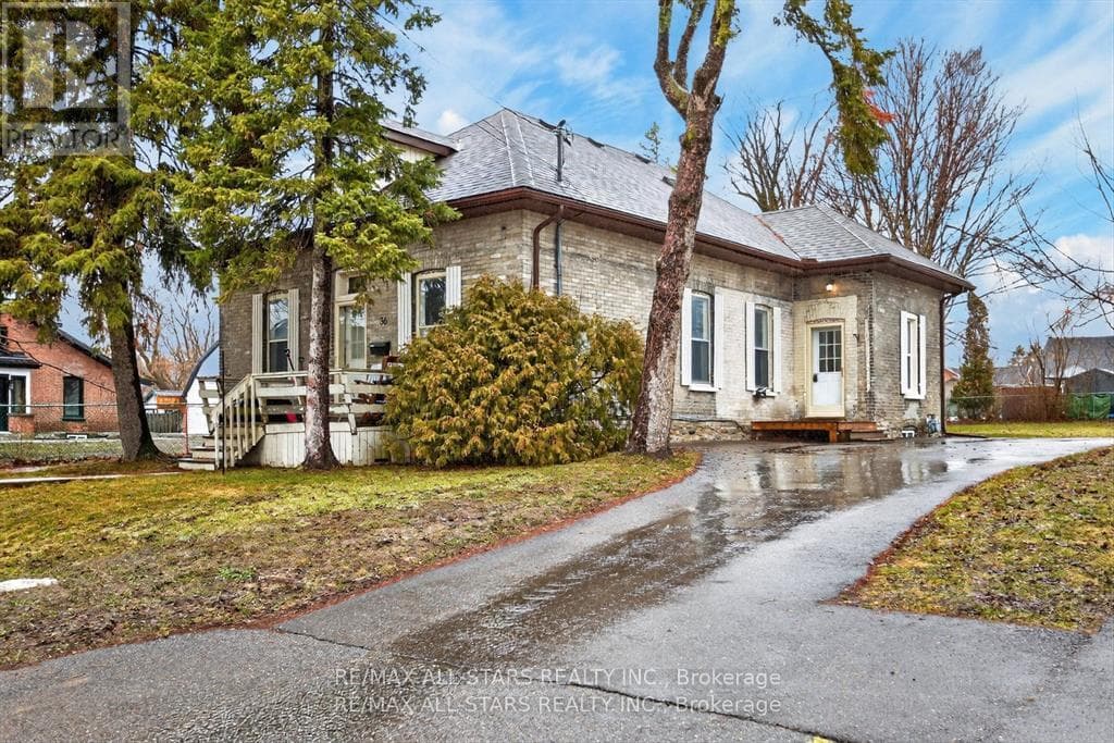 36 CAROLINE STREET in Lindsay