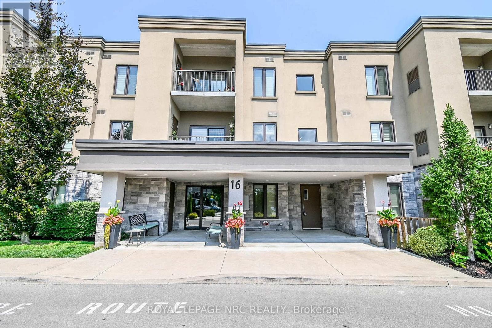 203 - 16 SULLIVAN AVENUE in