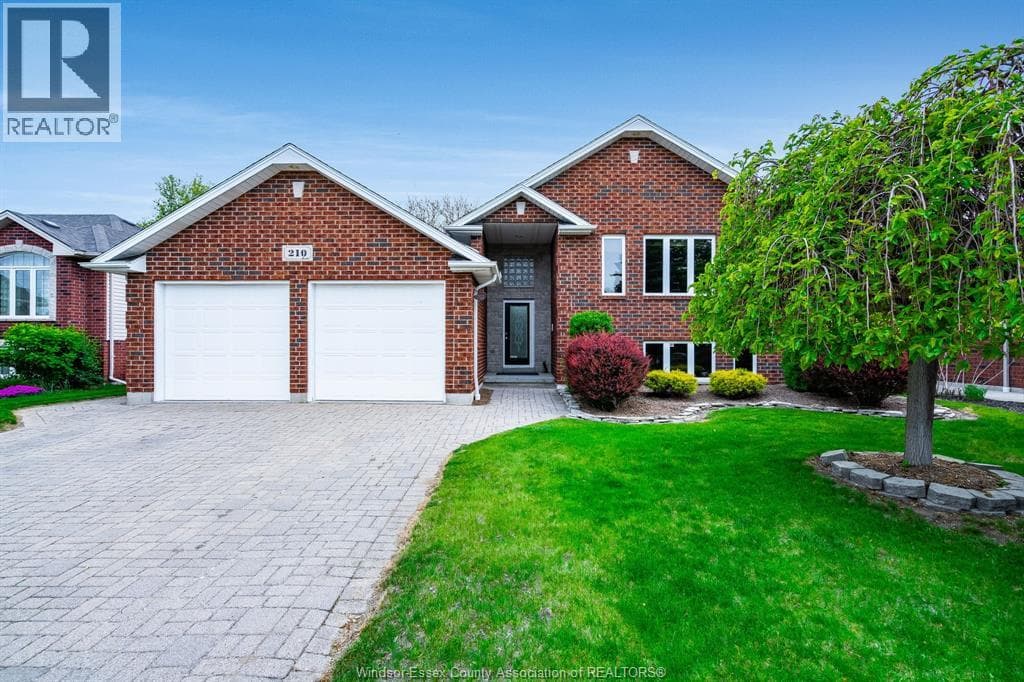 210 Dieppe CRESCENT in