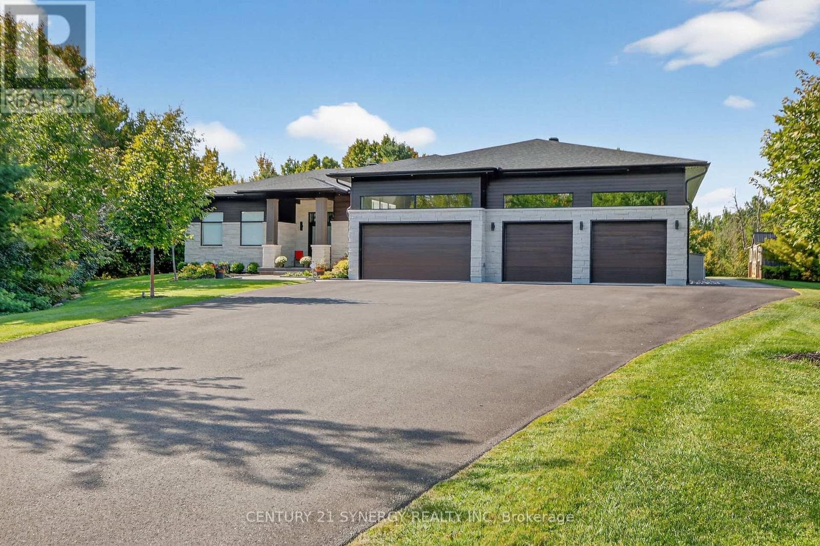 120 DERBEYSHIRE STREET in DUNROBIN