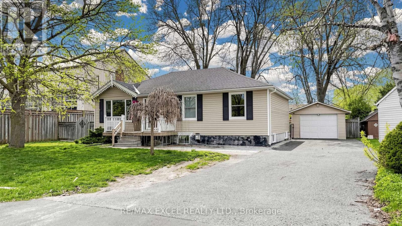 2 HUGHES STREET in Richmond Hill Bathurst